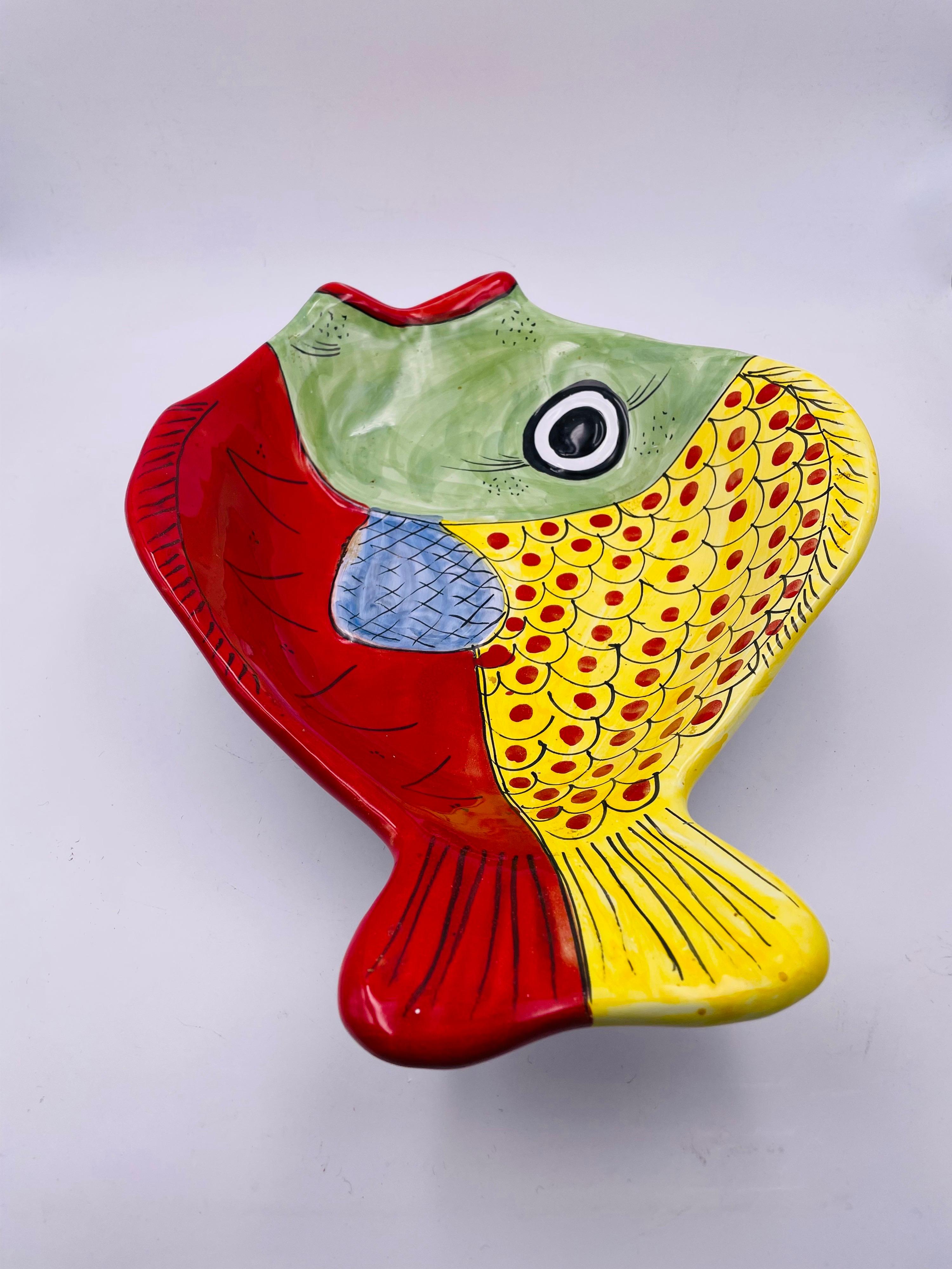 Postmoderne Grande assiette à poisson/bol décoratif en céramique italienne peinte à la main par Vietri, Italie en vente