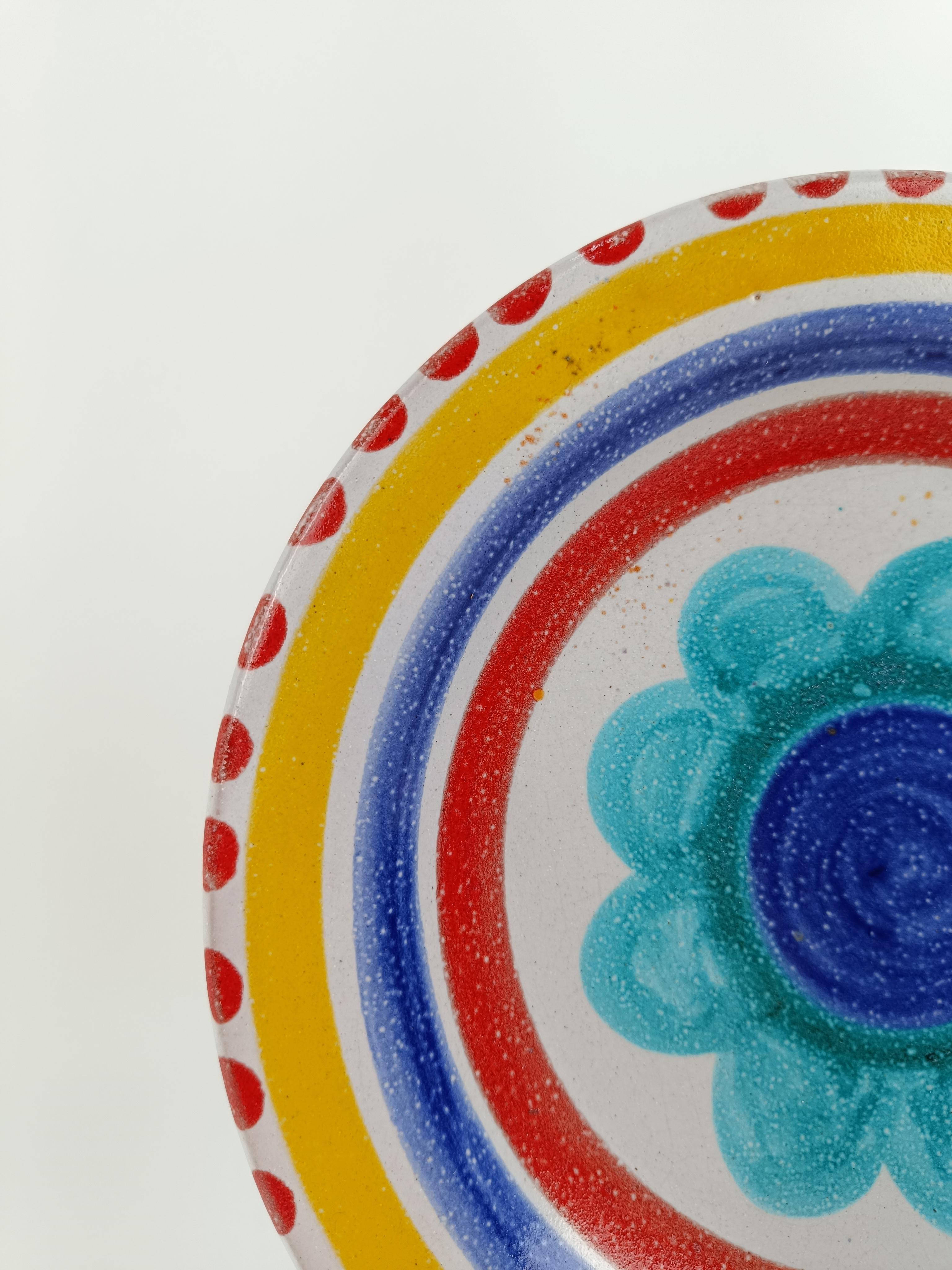 Two hand-painted ceramic flat plates made in Italy in 1964 by the Palermitan manufacture 