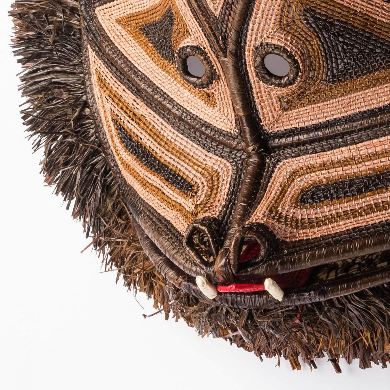 Primitive Decorative hand-woven mask from Panama, Nemboro Mono by Ethic&Tropic For Sale