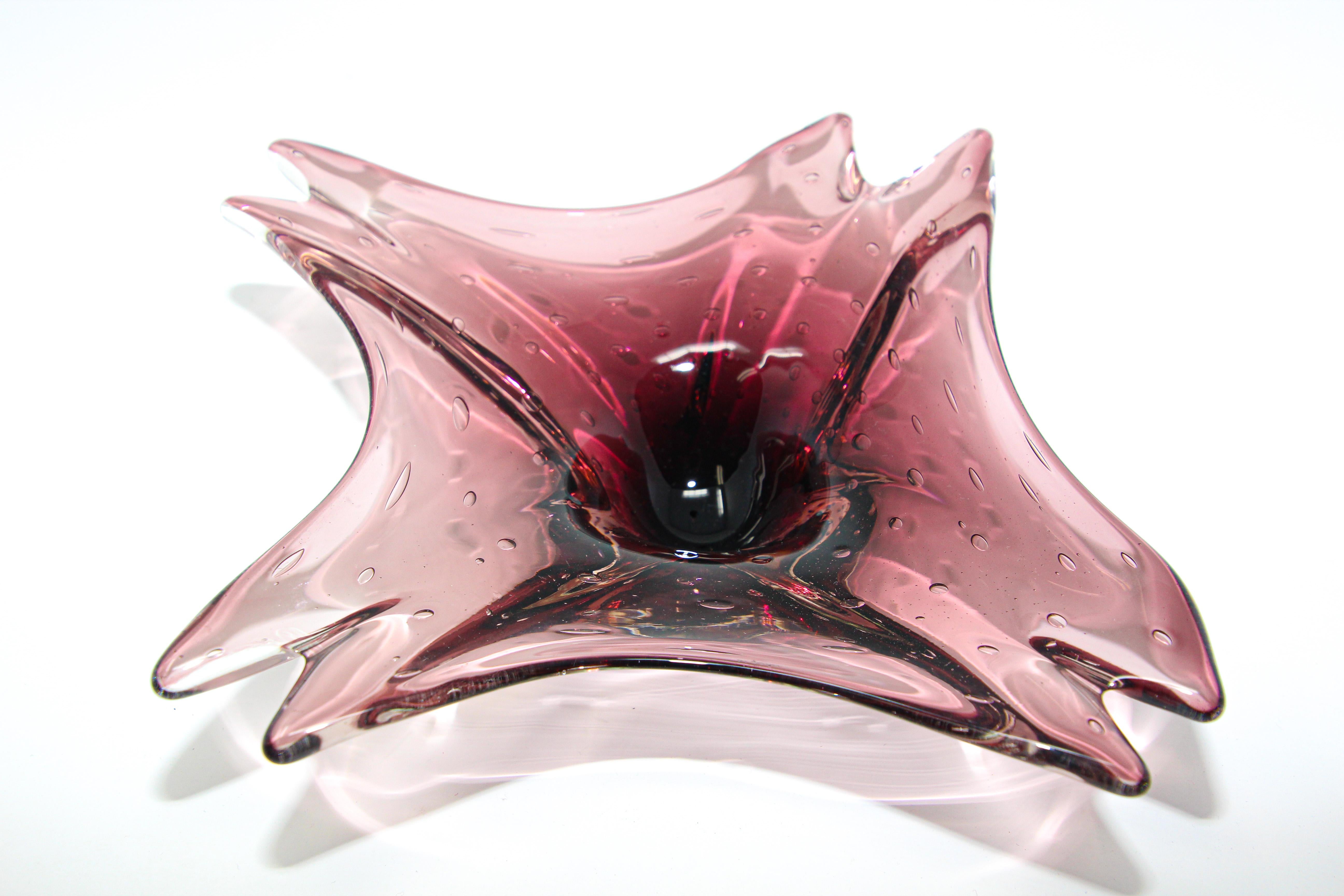 Decorative hand blown art glass lavender ashtray flower or catchall bowl.
Lavender mauve hand blow art glass with bubbles in Murano, Venini style.
Measures: 10” x 11” x 2.5” H.