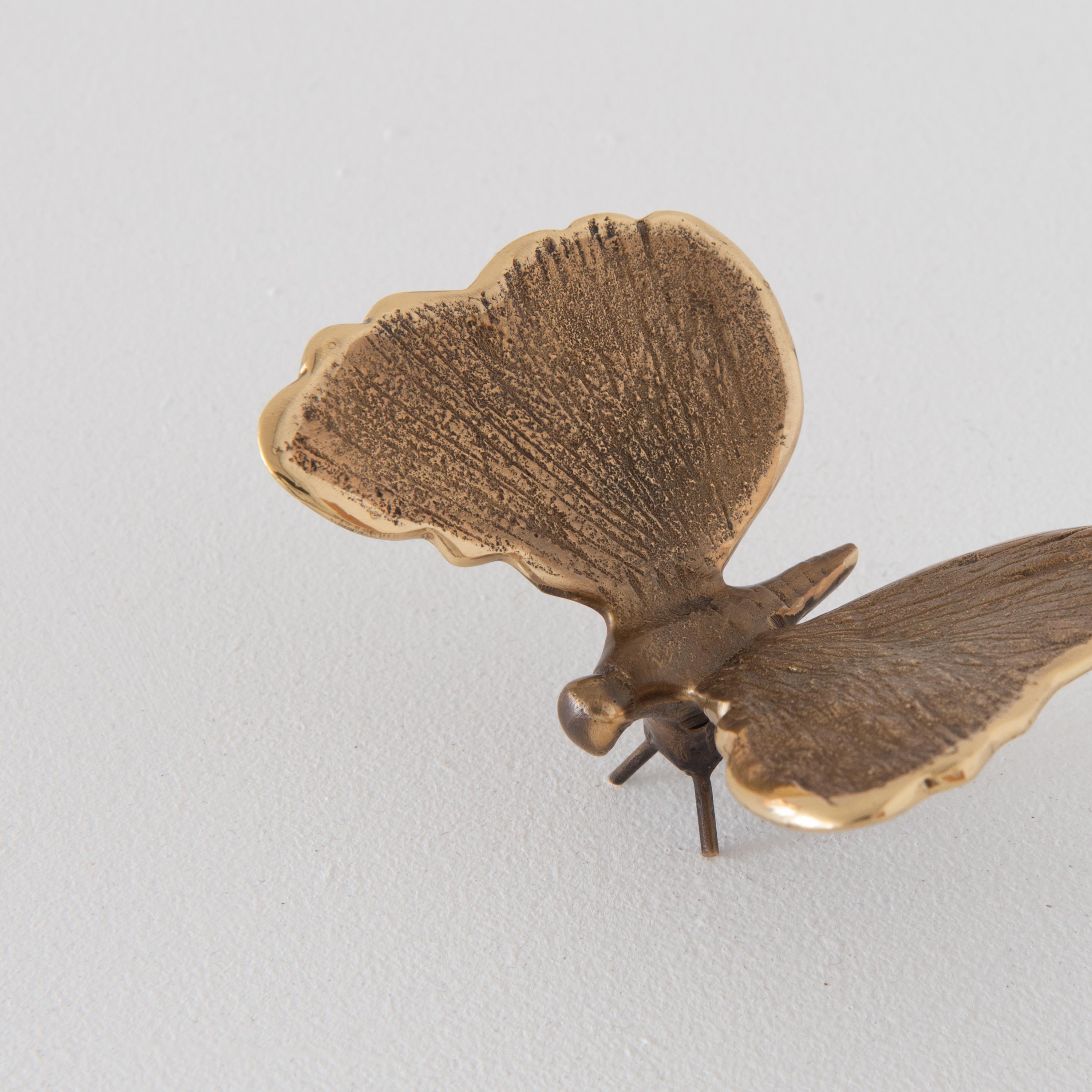 Dekorativer Briefbeschwerer aus handgegossener Bronze mit Schmetterlingsmotiv im Angebot 1