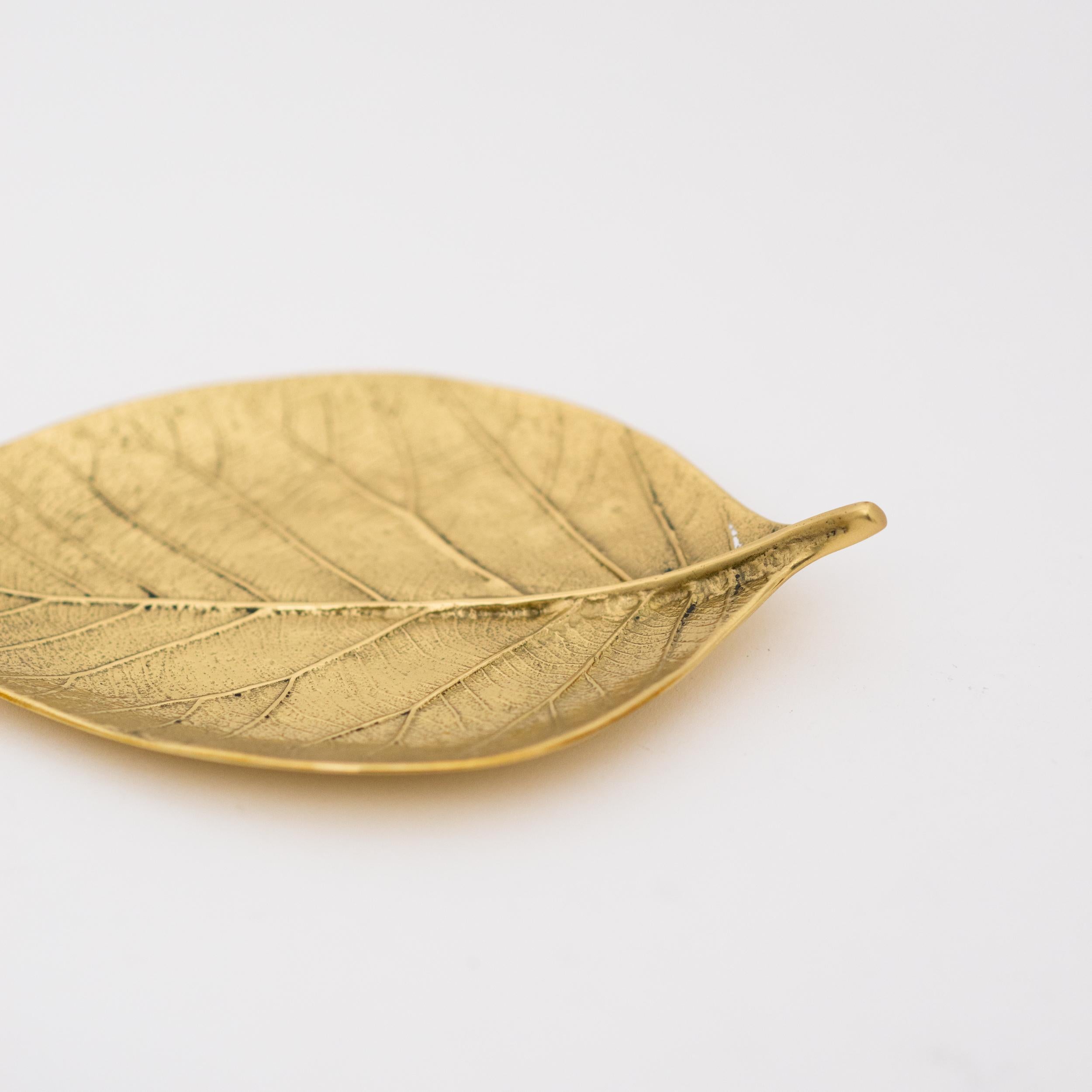 Contemporary Decorative Handmade Cast Brass Leaf Vide Poche Candleholder, Medium For Sale