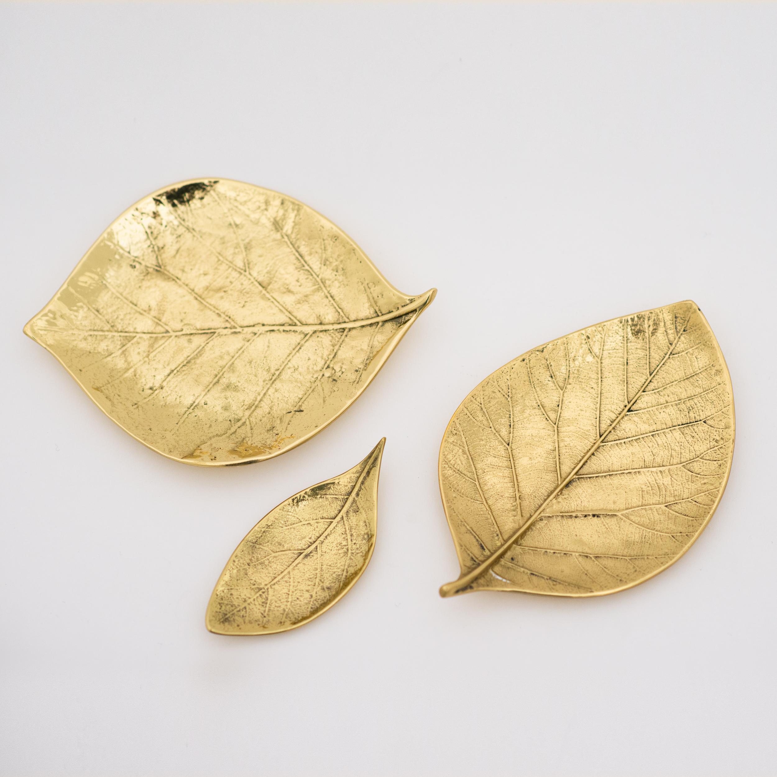 Decorative Handmade Cast Brass Leaf Vide Poche Candleholder, Medium For Sale 1