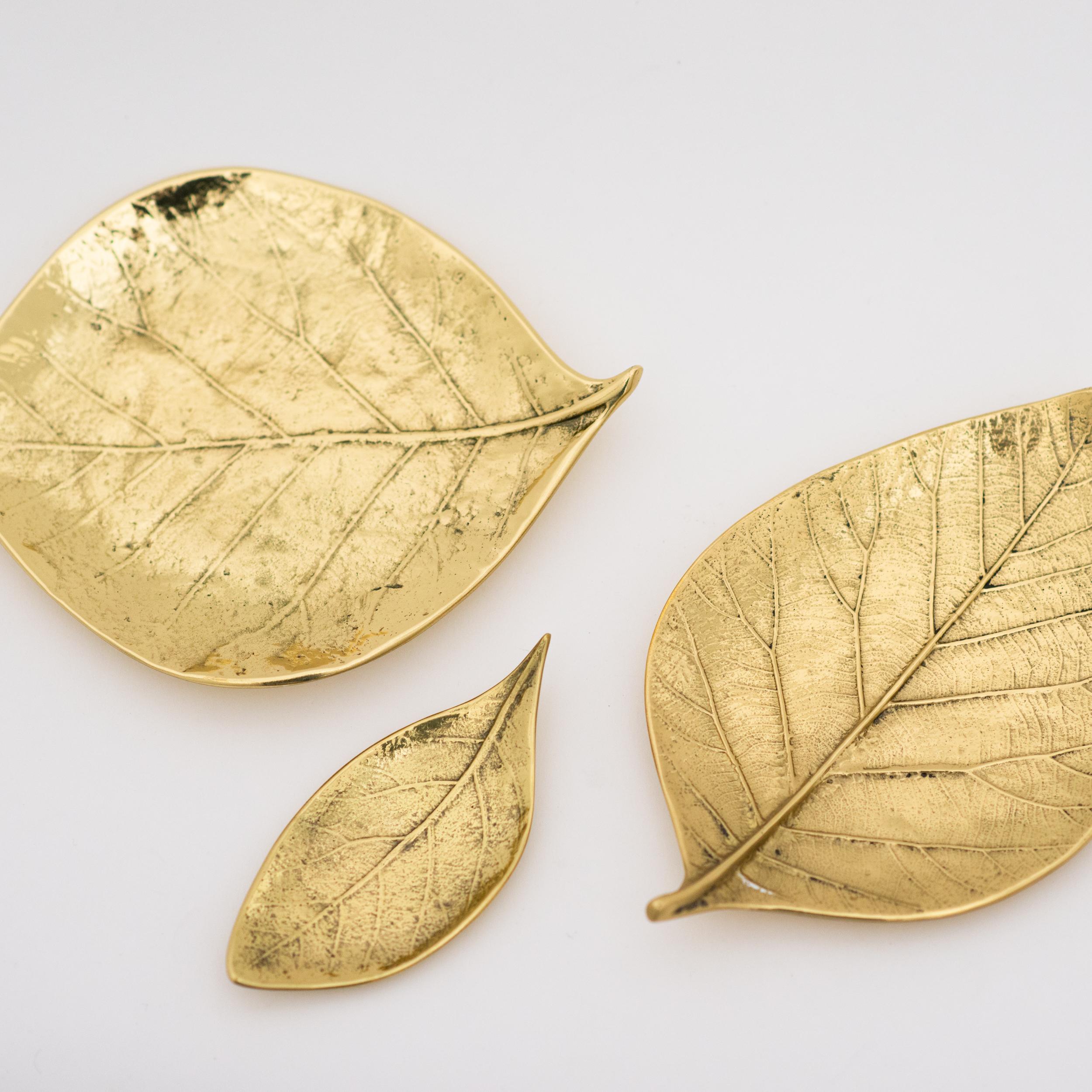 Organic Modern Decorative Handmade Cast Brass Leaf Vide Poche, Large For Sale
