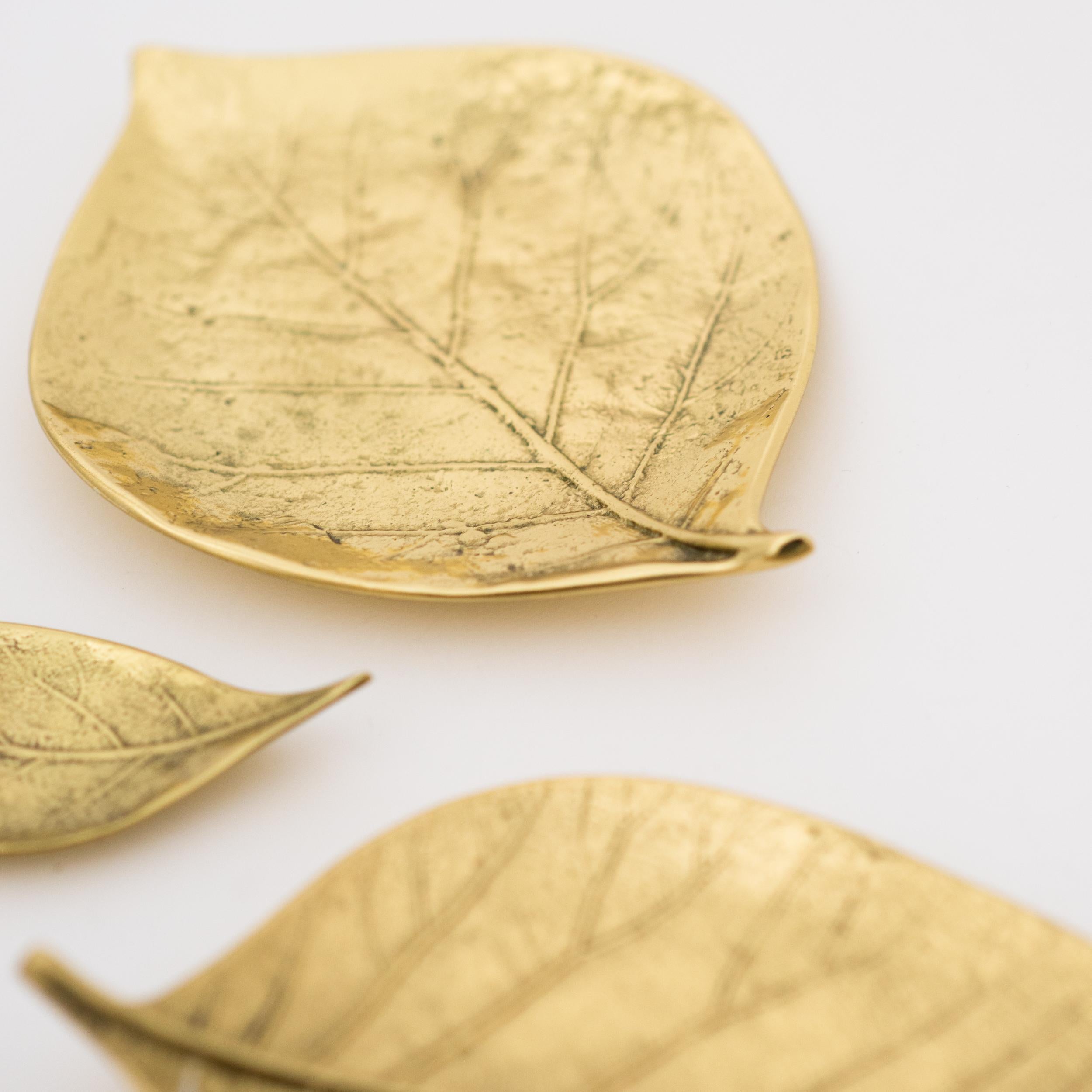 Decorative Handmade Cast Brass Leaf Vide Poche, Large For Sale 2