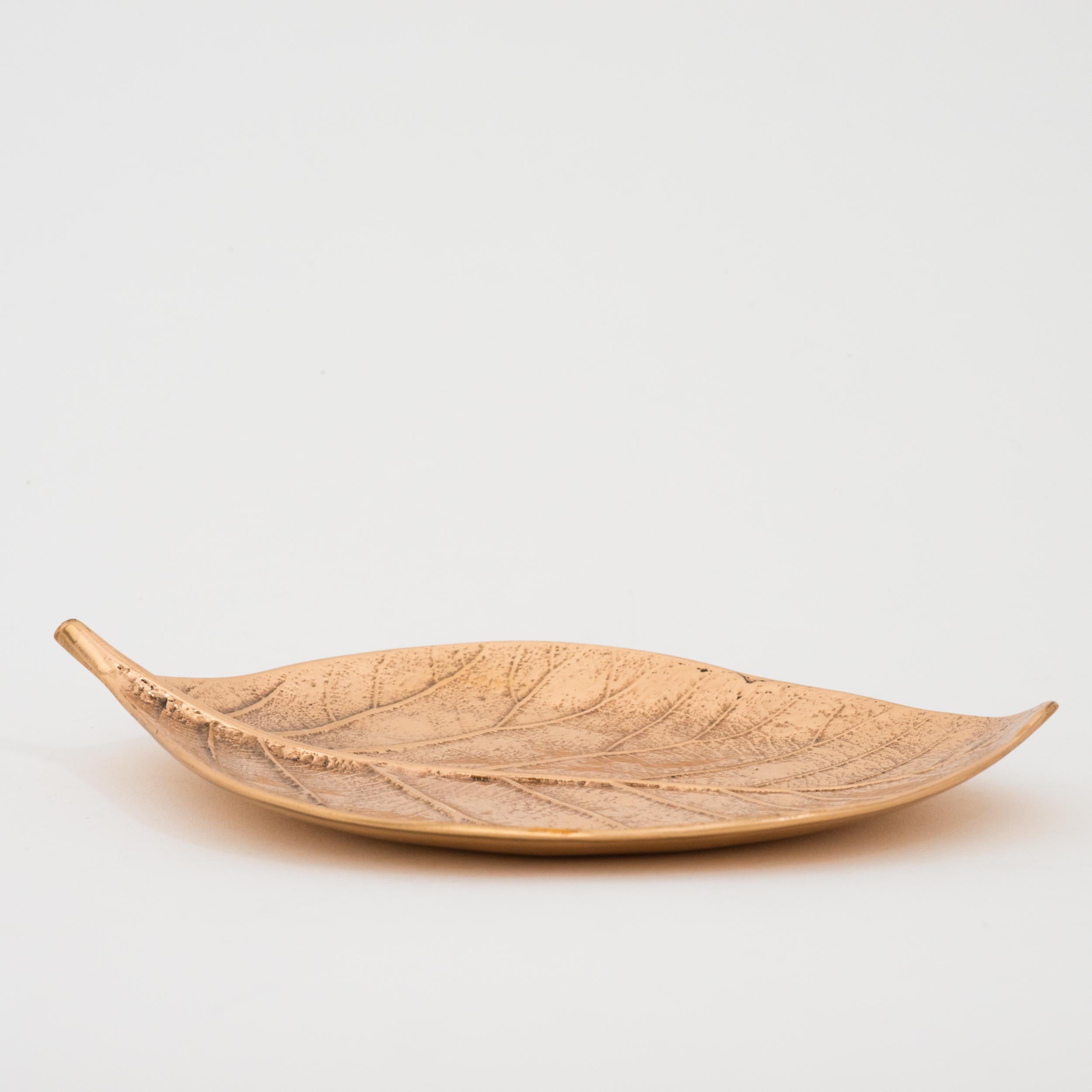 Decorative Handmade Cast Bronze Leaf Vide Poche, Large For Sale 1