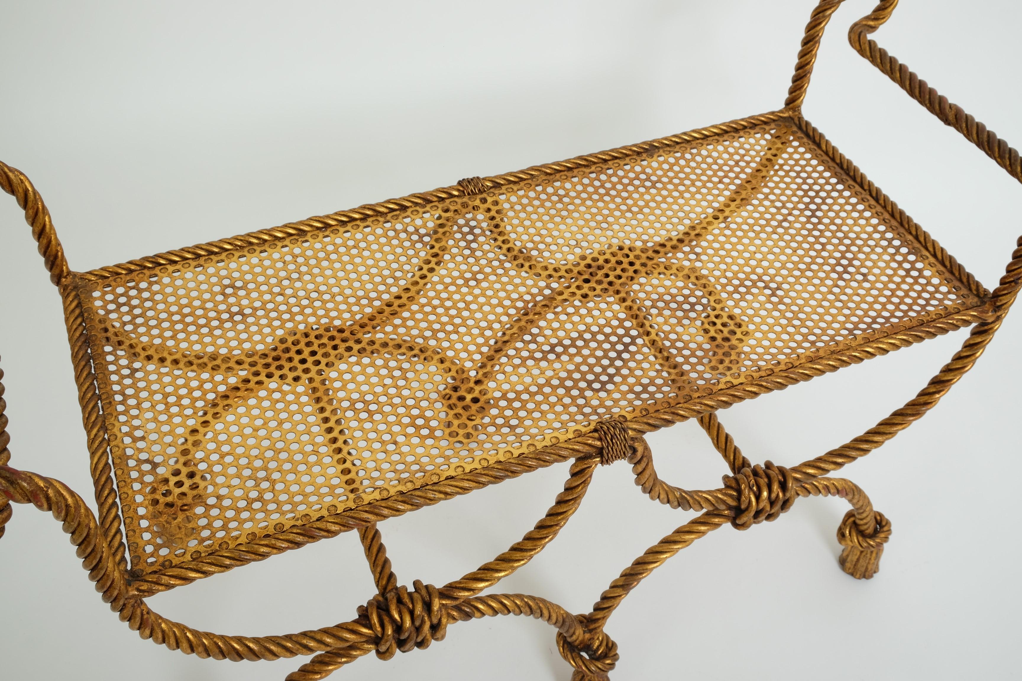 Banc décoratif Hollywood Regency en fer doré, corde et glands, Italie années 1950 en vente 13