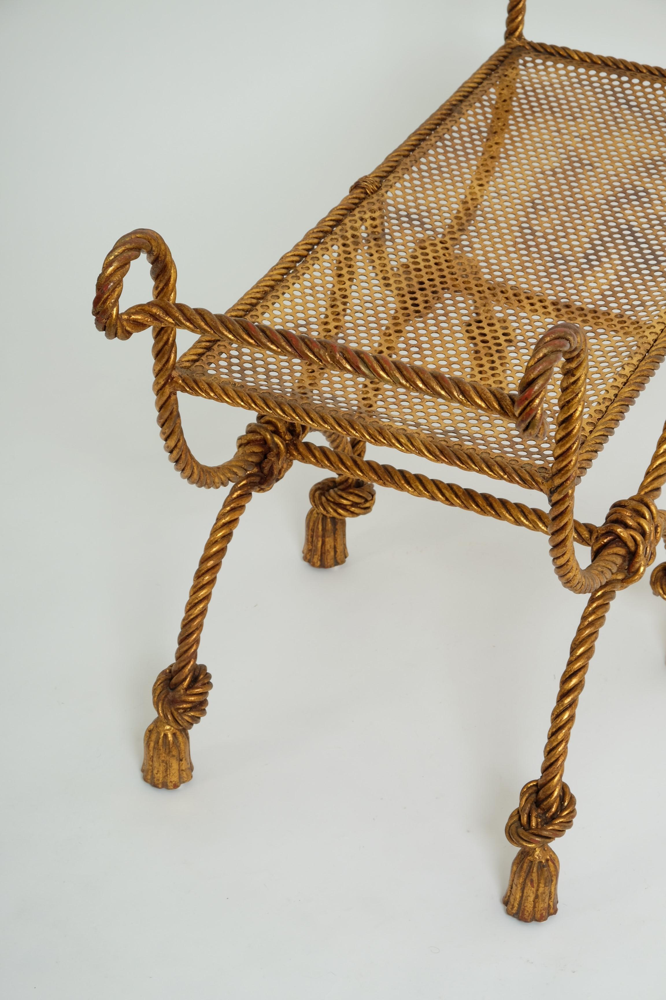 Banc décoratif Hollywood Regency en fer doré, corde et glands, Italie années 1950 en vente 14