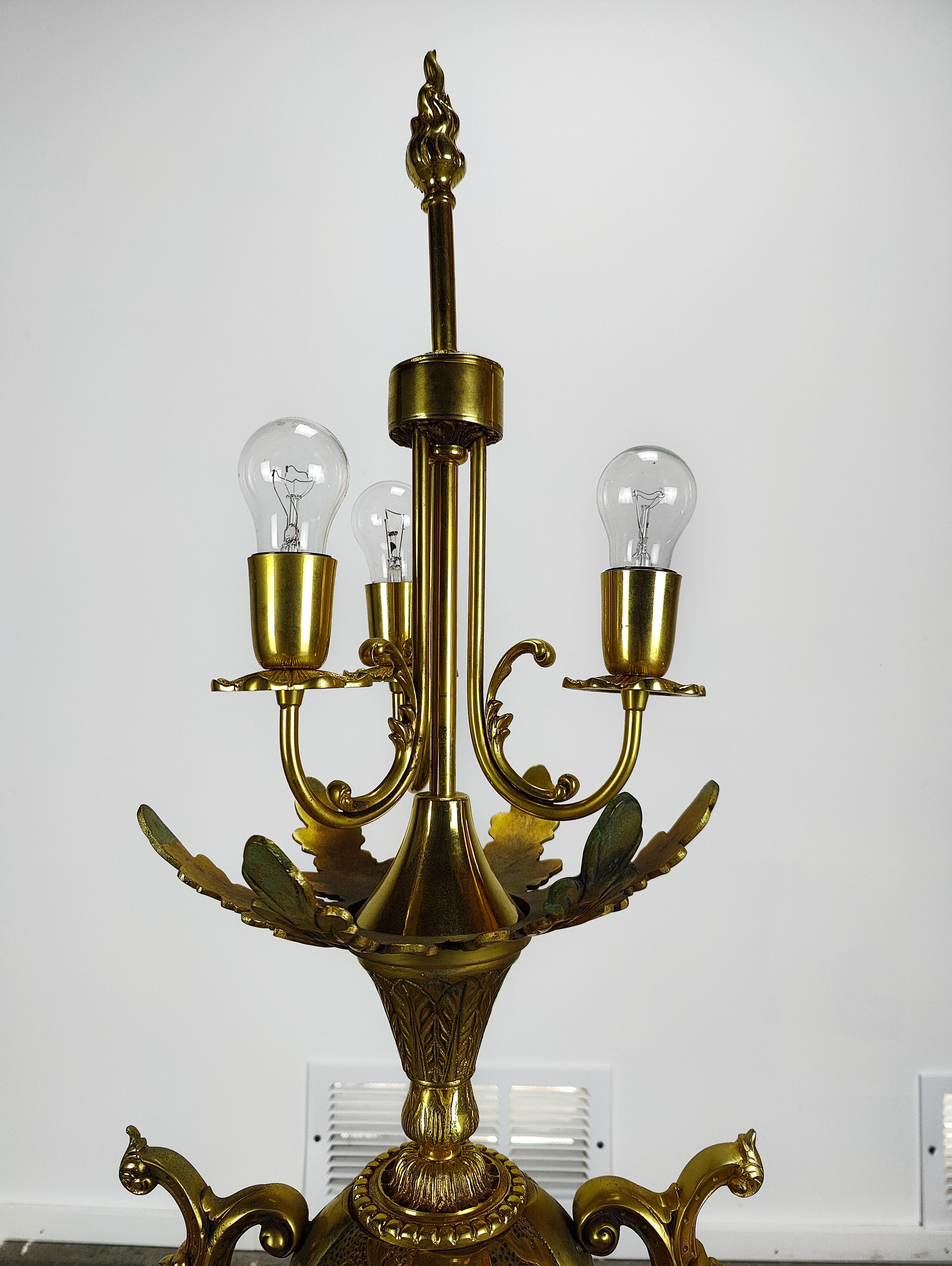American Decorative Hollywood Regency Gold Gilt Table Lamp For Sale