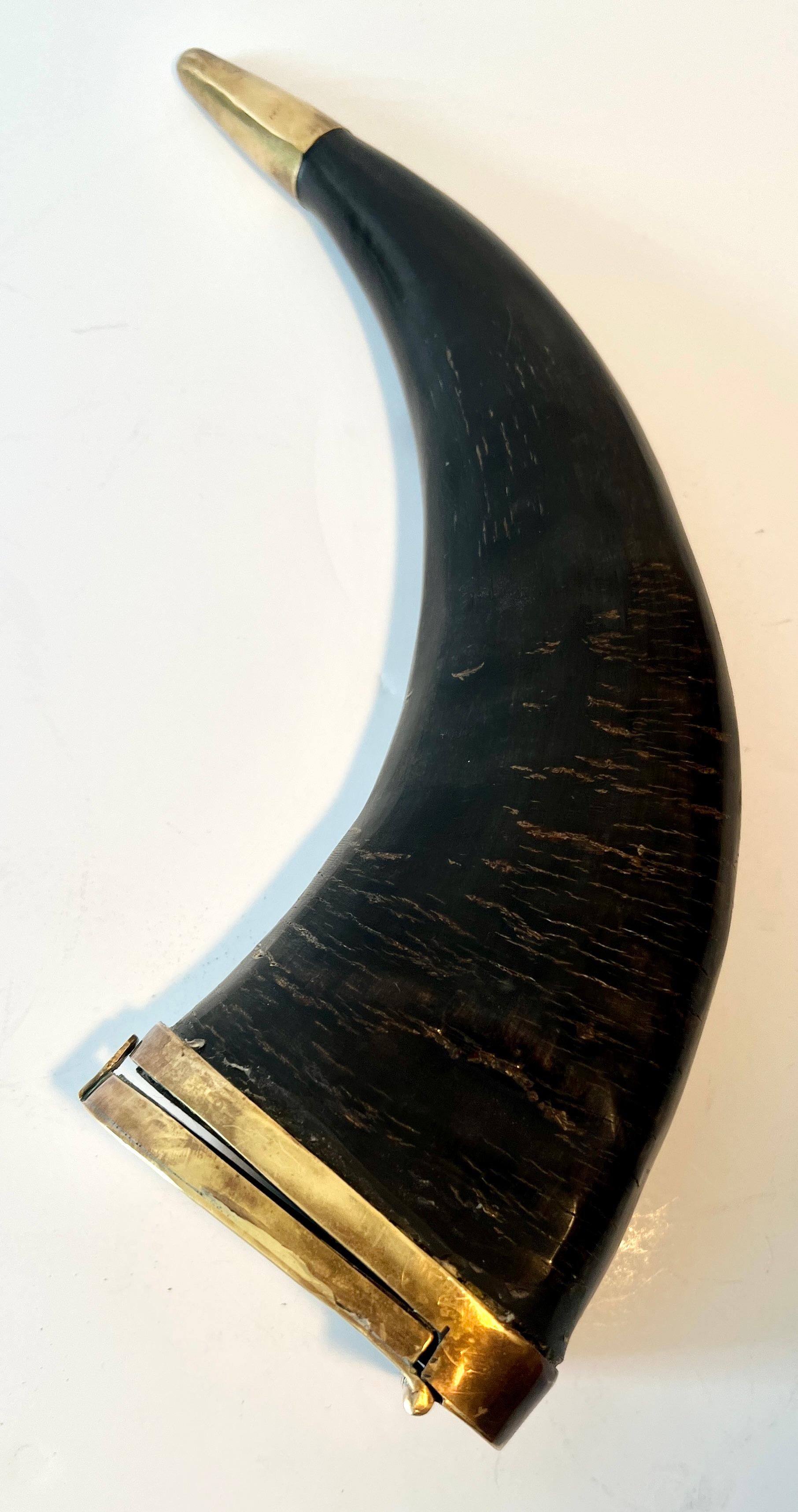 Laiton Corne décorative avec fermeture en laiton et embout en laiton pour stocker, boire, 420 en vente