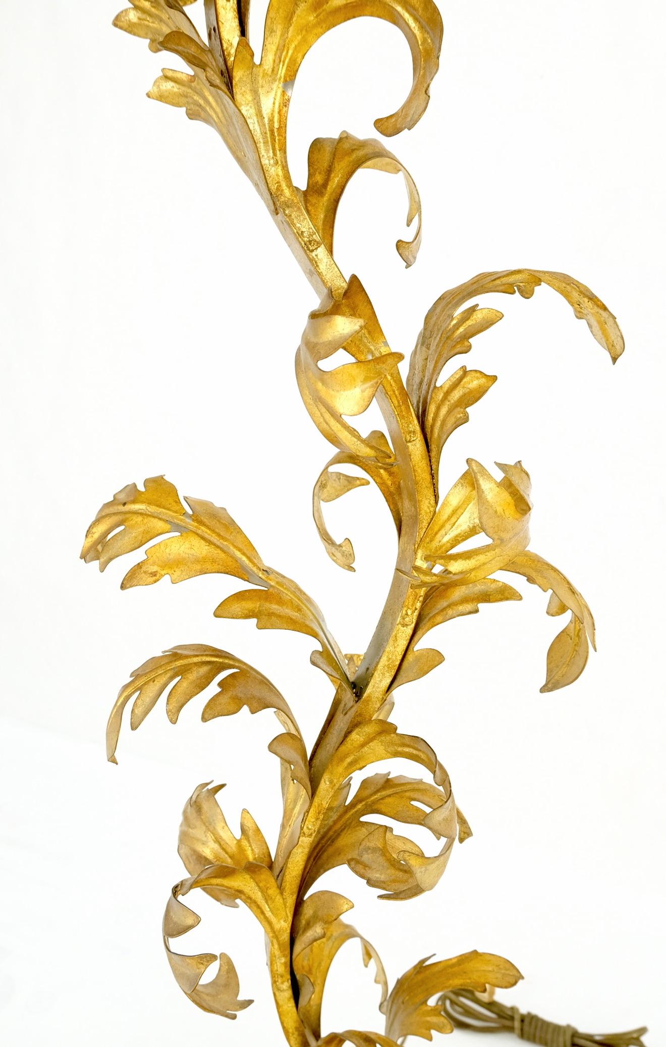 Lampadaire décoratif italien de 6' de haut en métal à feuilles d'or MINT ! en vente 3