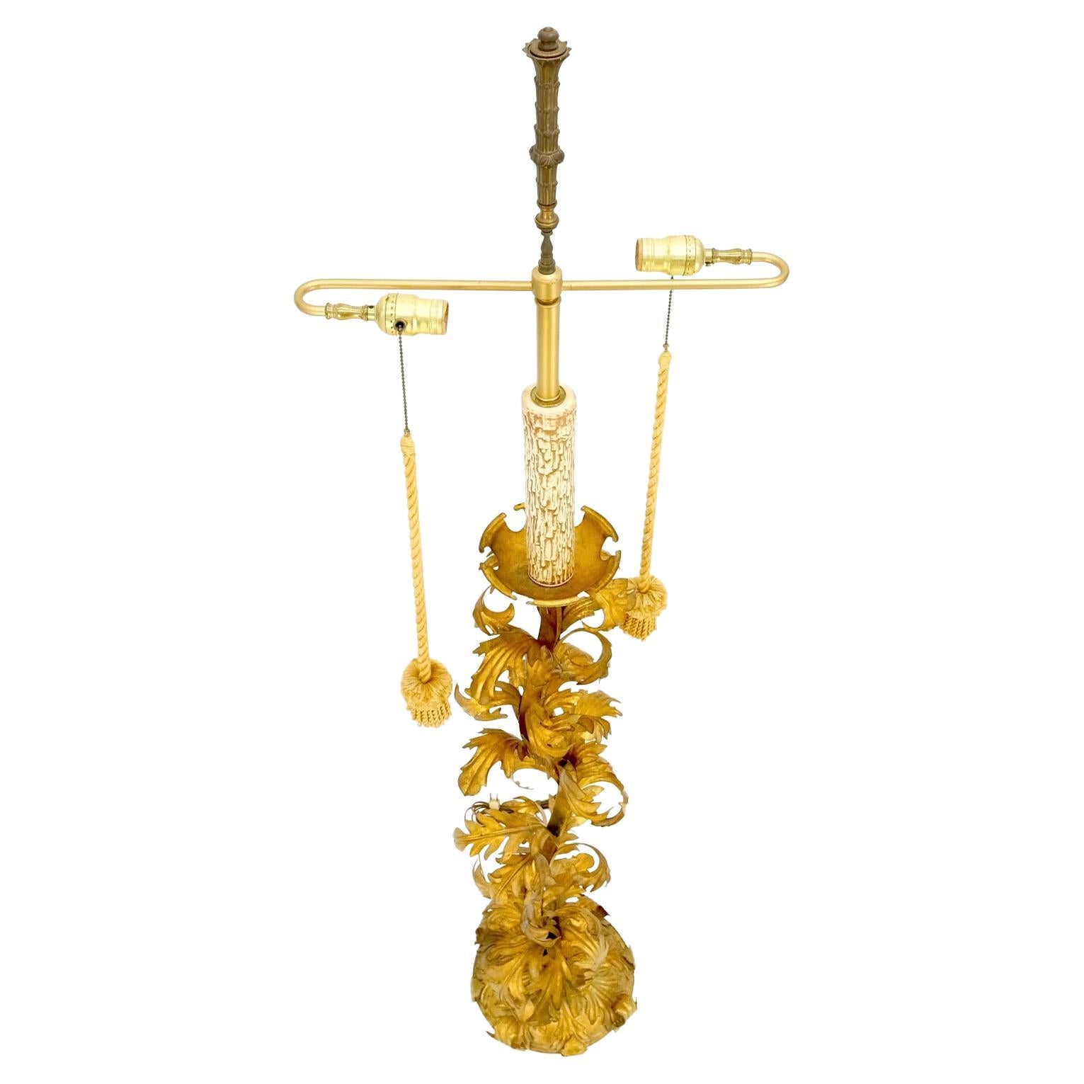Mid-Century Modern Lampadaire décoratif italien de 6' de haut en métal à feuilles d'or MINT ! en vente