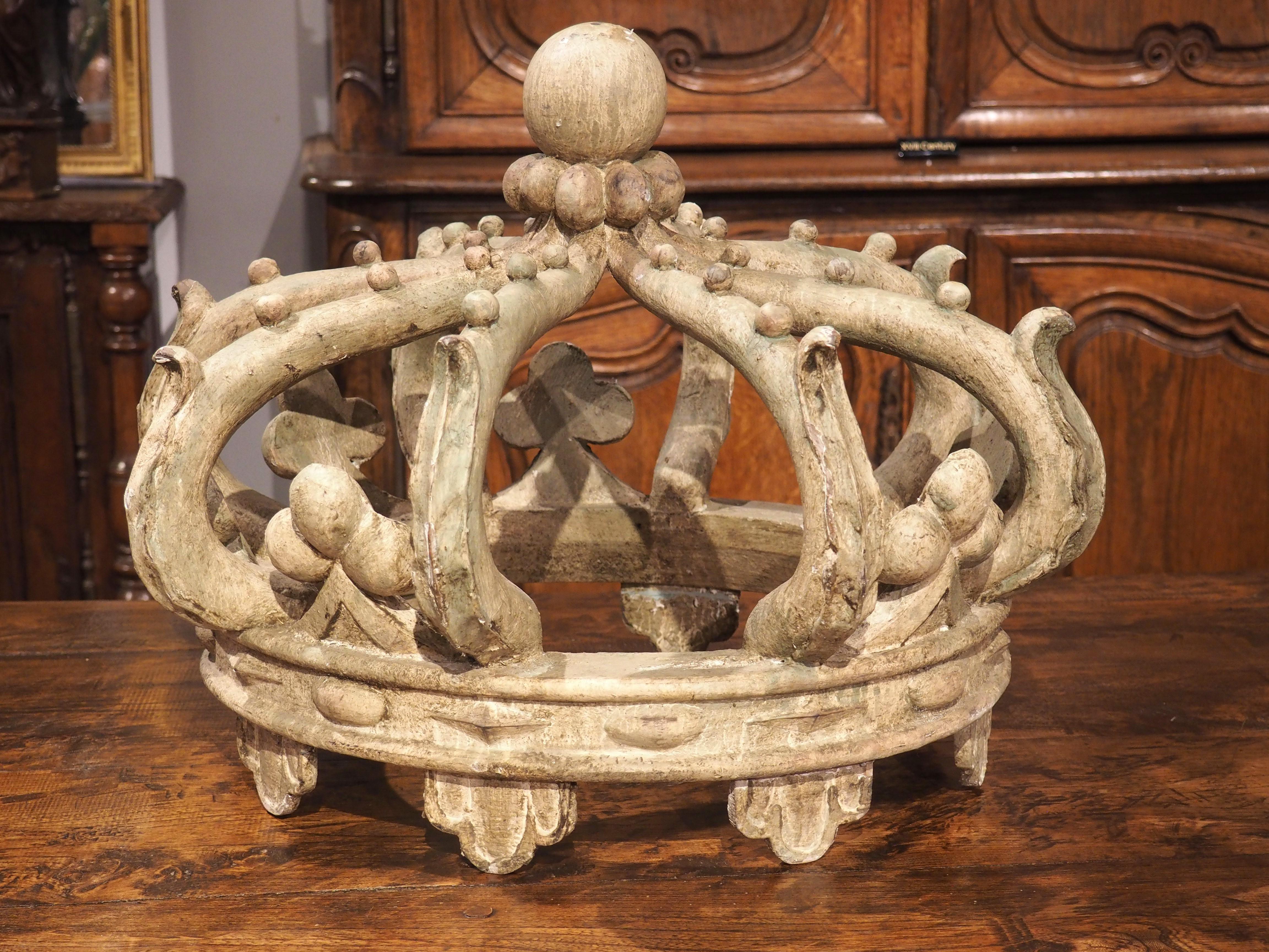 Decorative Italian Carved and Painted Wooden Corona Crown, 1950s 1