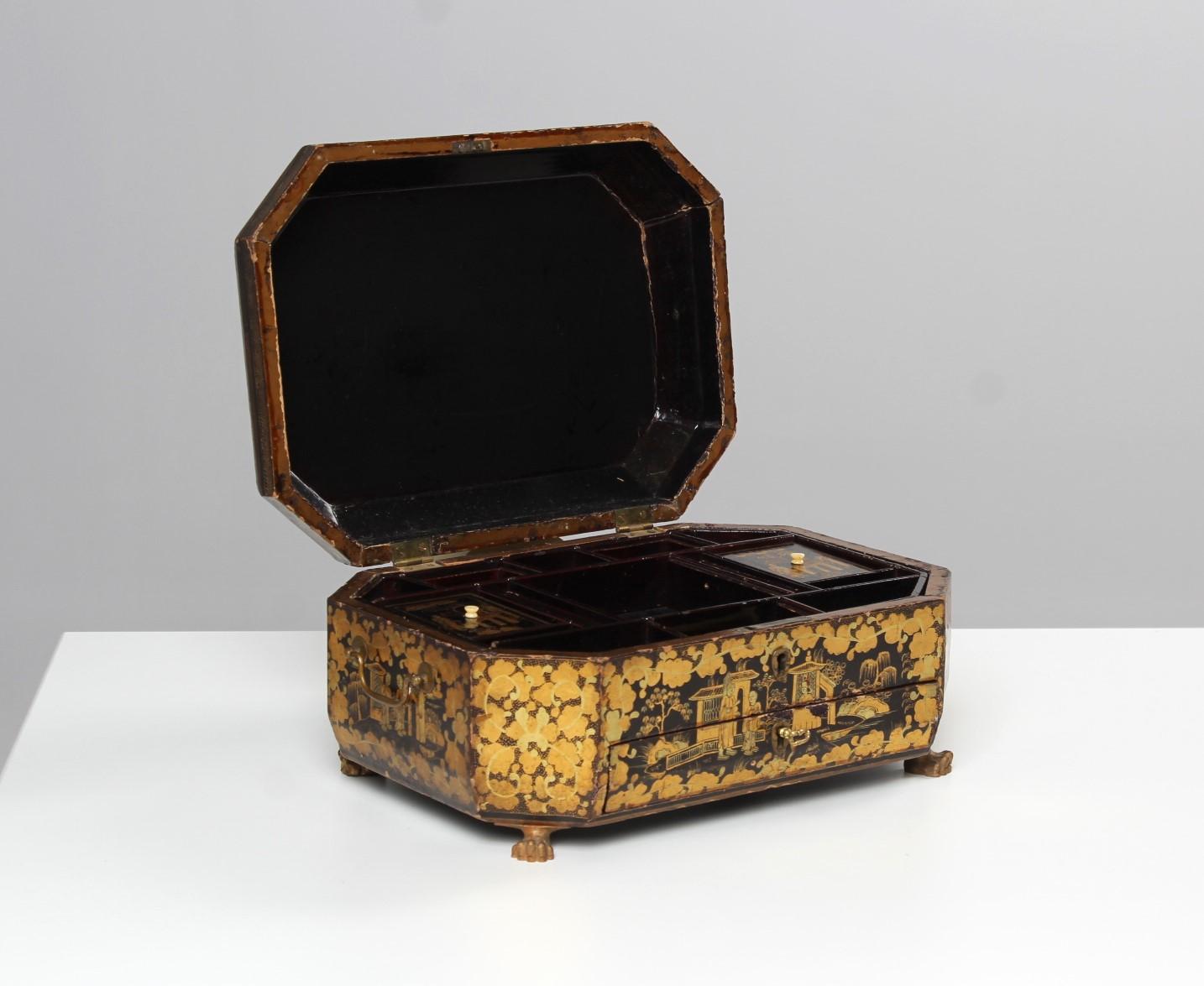 20th Century Decorative Jewelry Box with Fine Chinoiserie