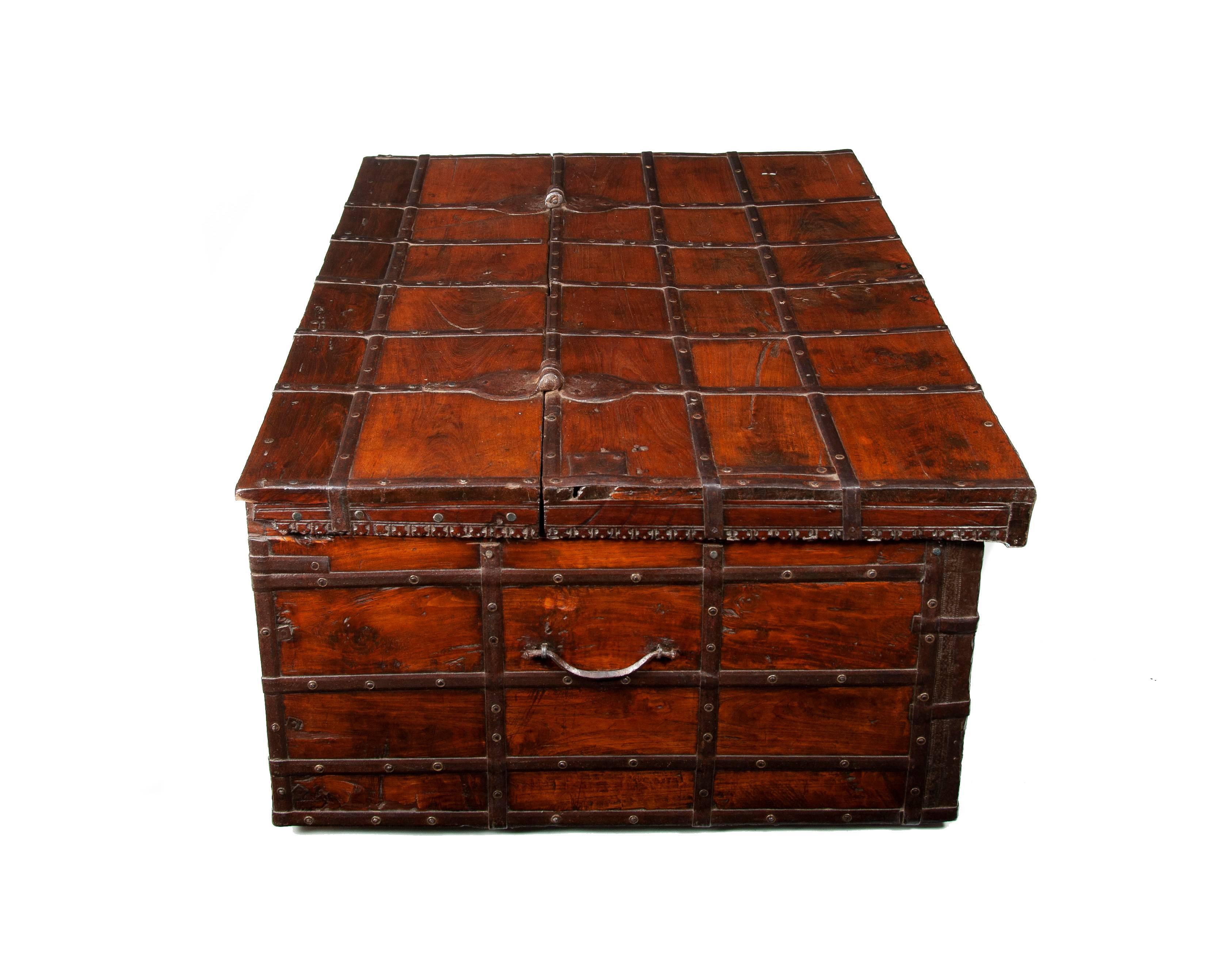 Decorative Large Antique Anglo-Indian Trunk, Coffee Table 6