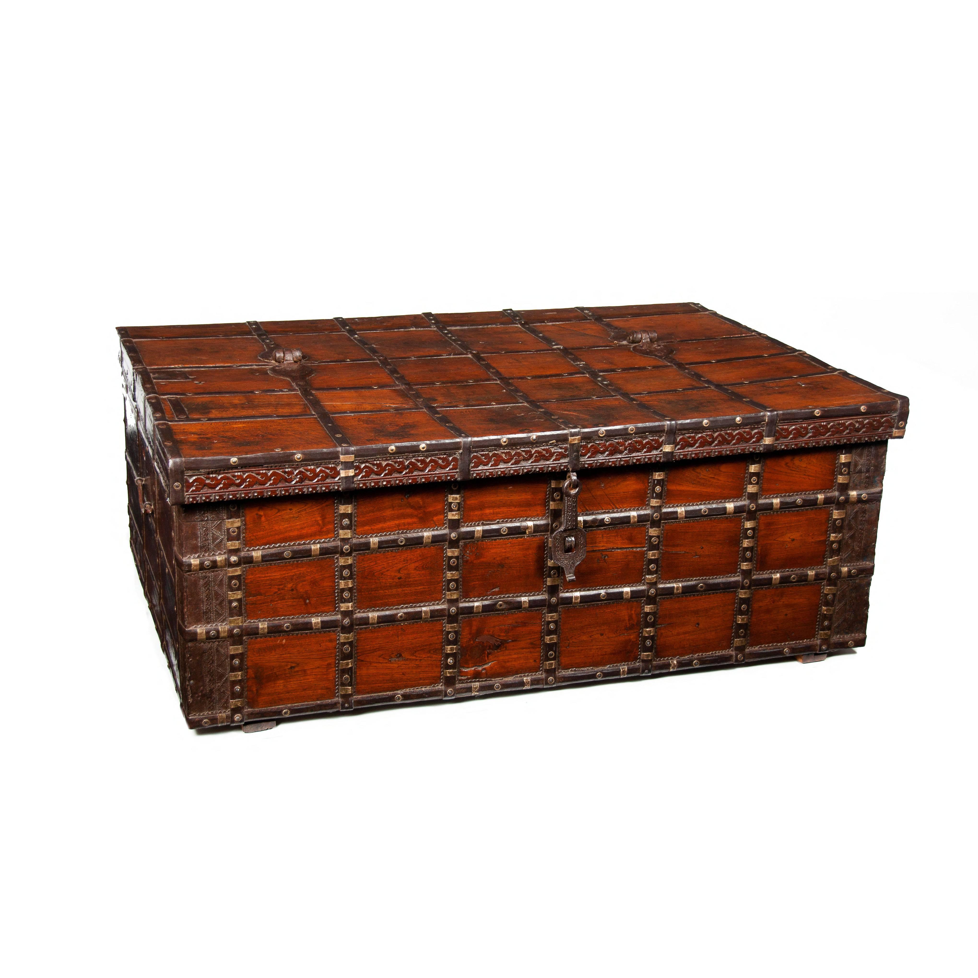 antique trunk coffee table