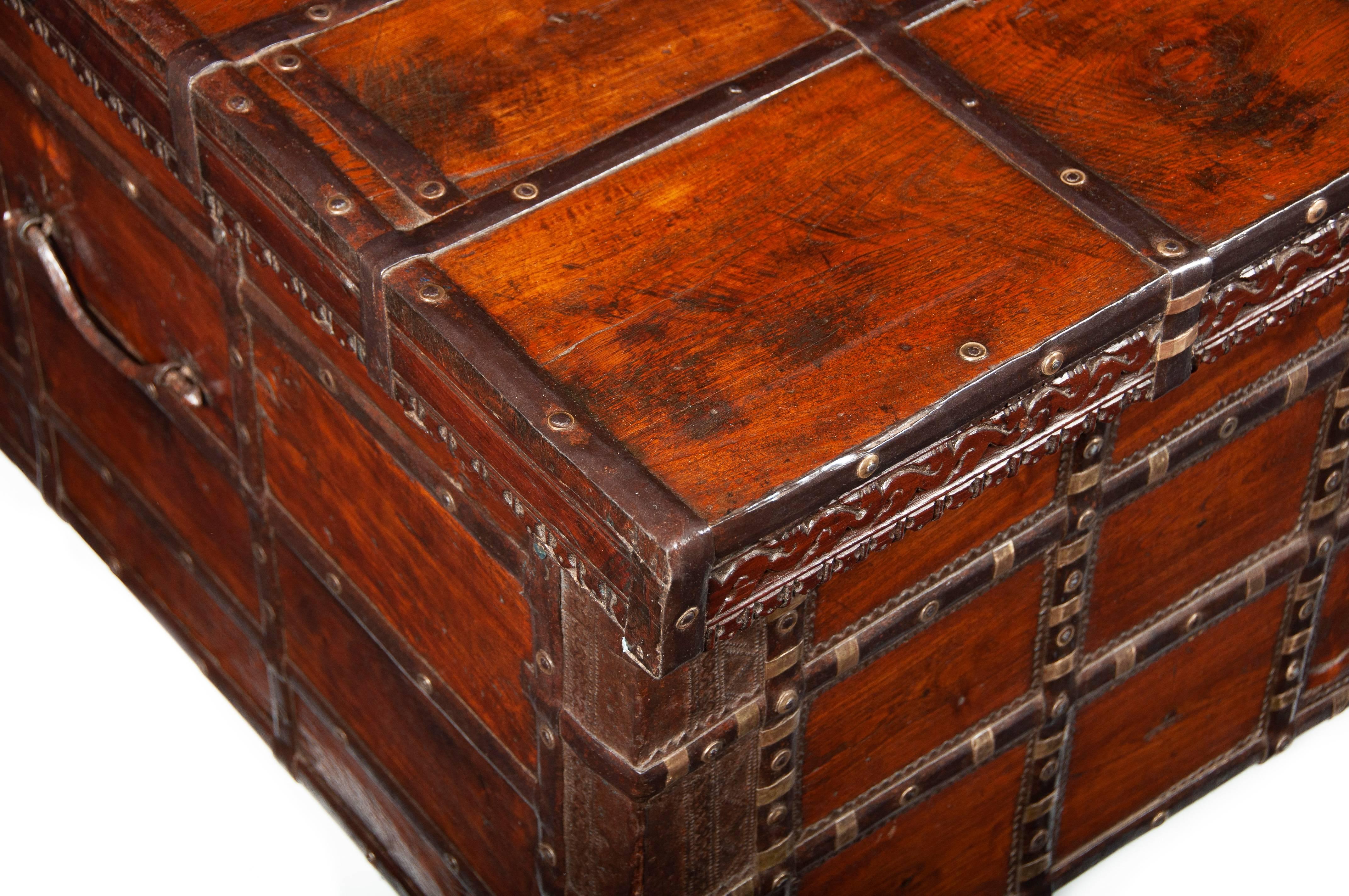 trunk coffee table india