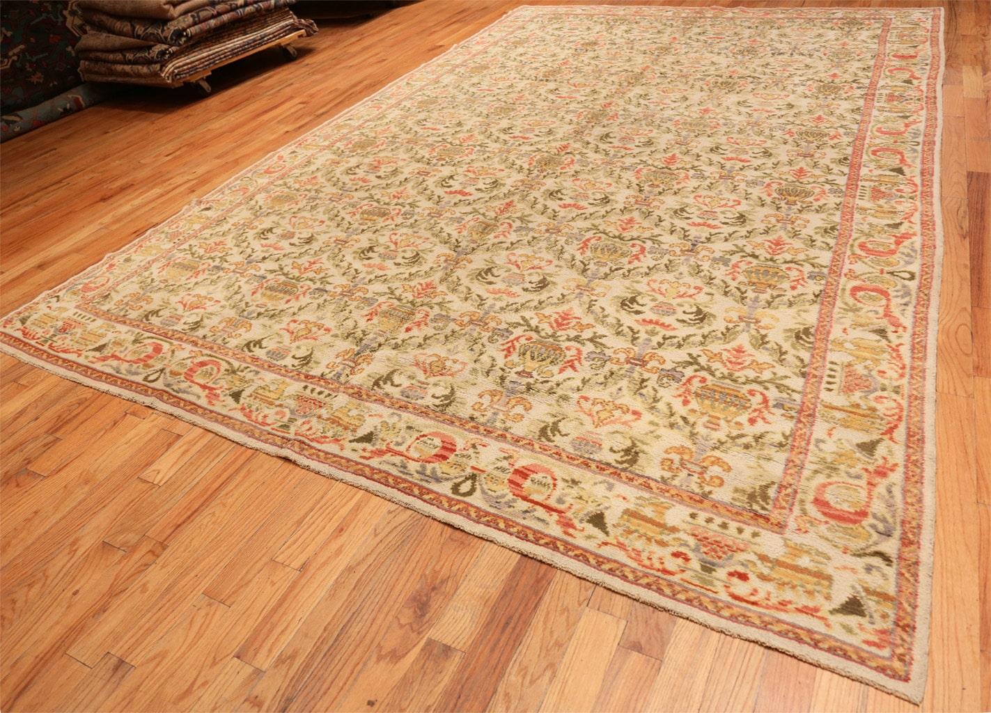 Spanish Colonial Antique Spanish Rug. Size: 9 ft 7 in x 15 ft 7 in For Sale