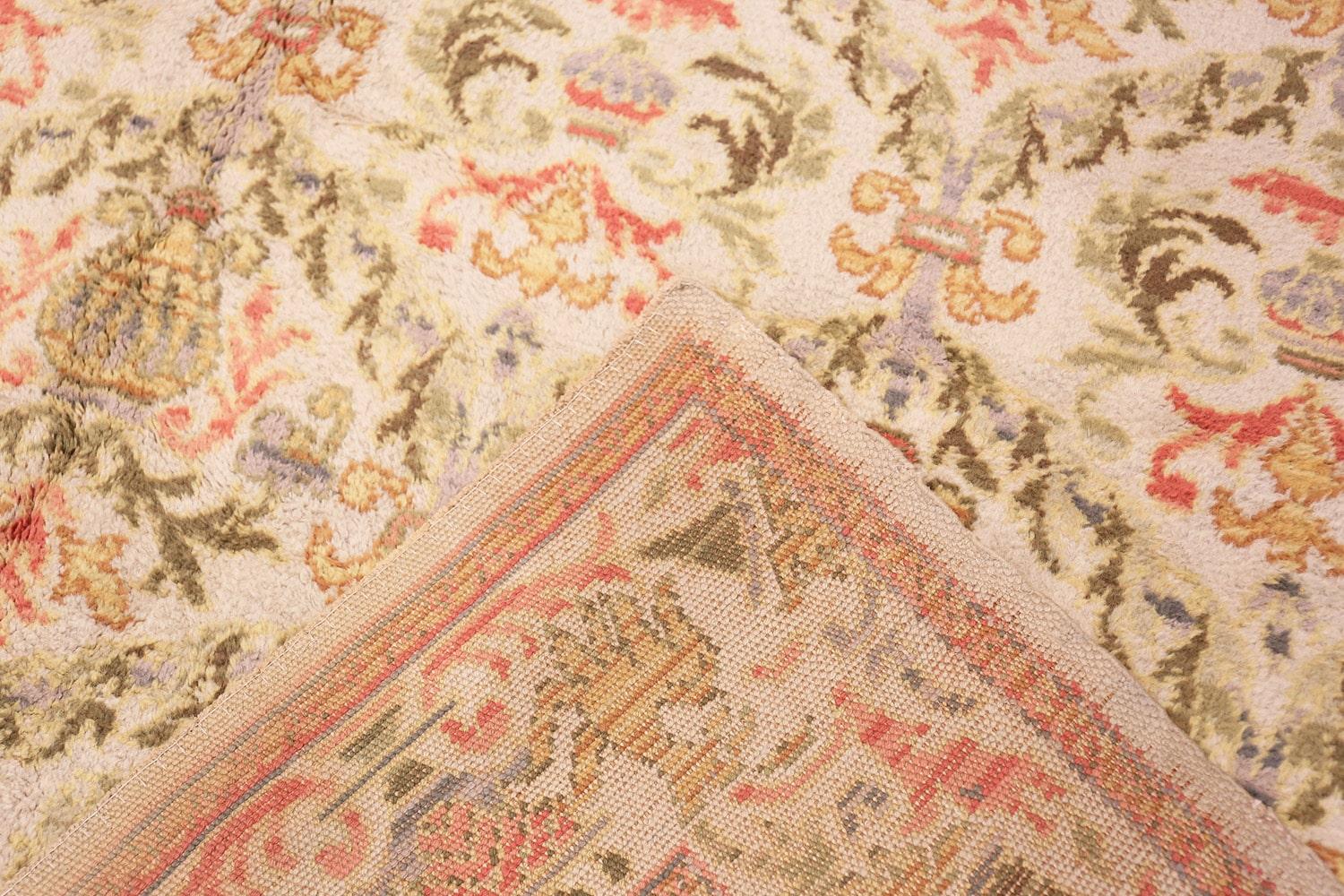 Antique Spanish Rug. Size: 9 ft 7 in x 15 ft 7 in In Excellent Condition For Sale In New York, NY