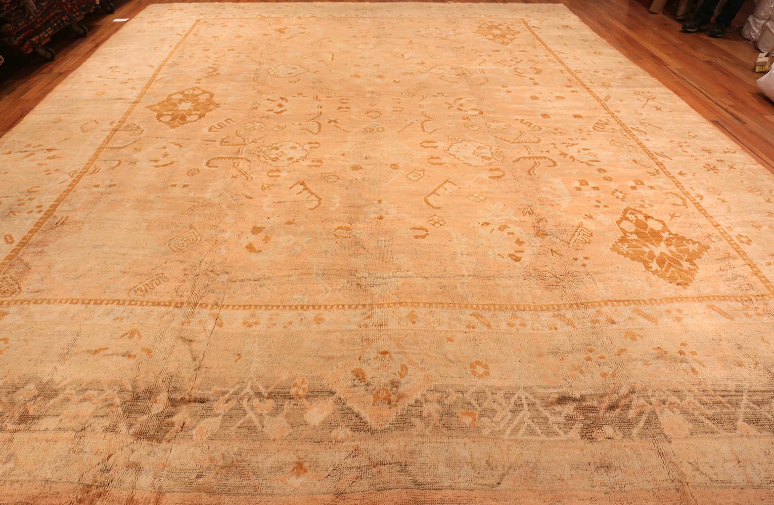 Antique Turkish Oushak Rug. Size: 14 ft 10 in x 17 ft 7 in For Sale 1
