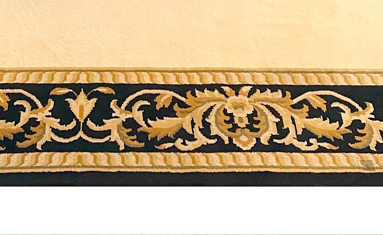 Asiatique Tapis décoratif de grande taille en vente