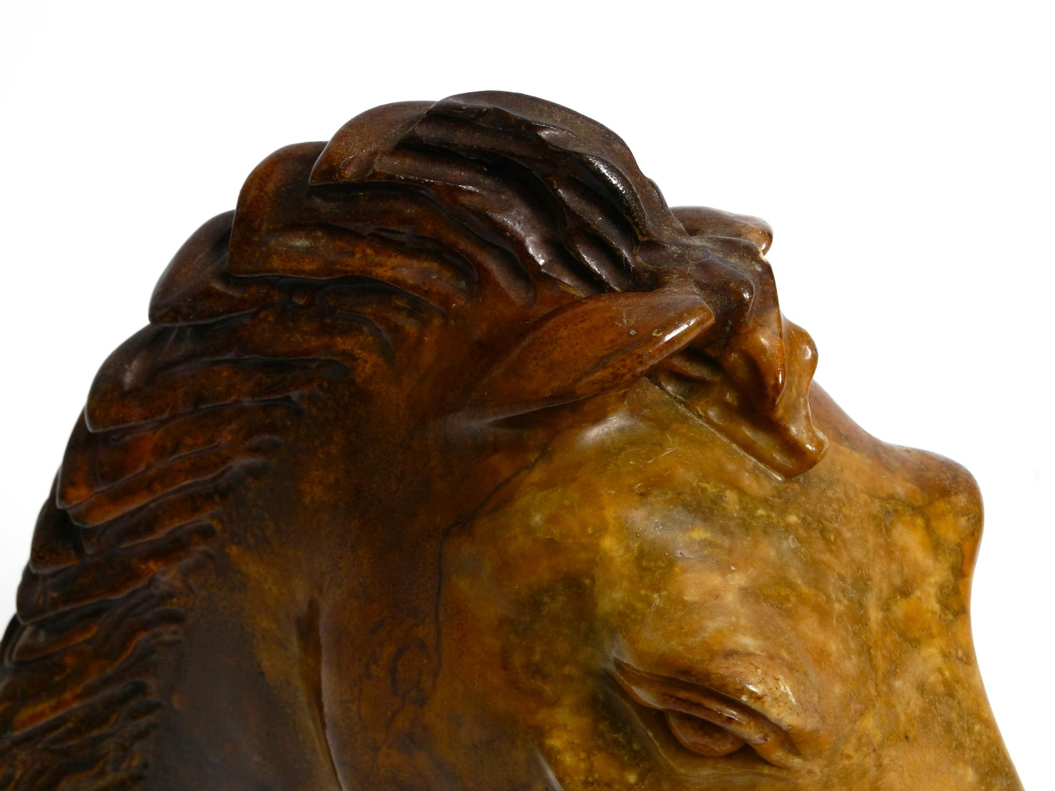 Sculpture décorative en pierre ollaire brune, tête de cheval des années 1960. en vente 4