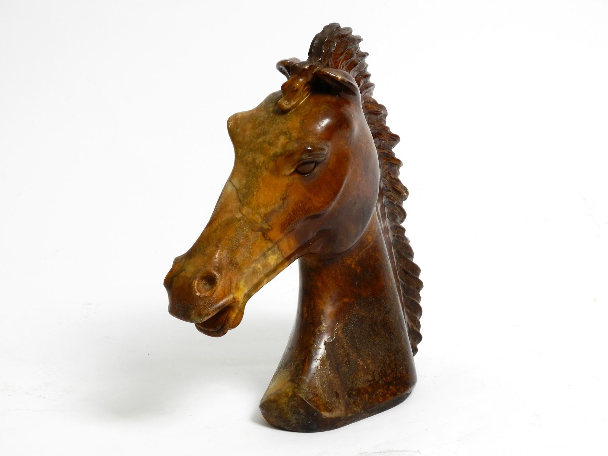 Very nice decorative large horse head sculpture made of brown soapstone.
Very heavy and lifelike with the typical soapstone grain.
Great color in dark brown and gradient in yellow.
Bought in the 1960s according to the previous owner.
Original
