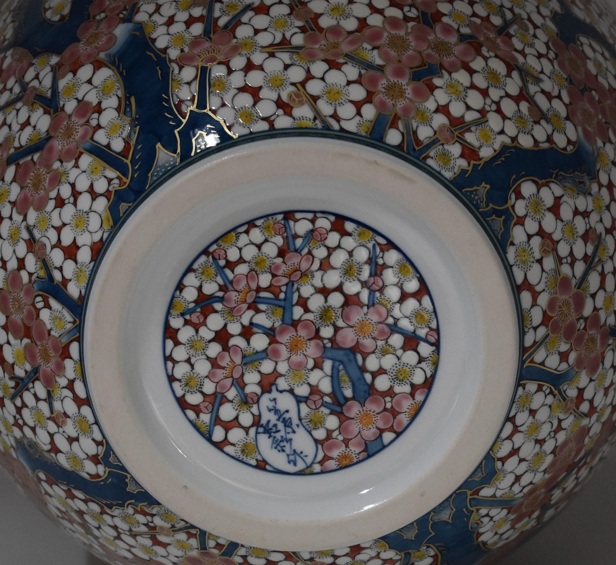 Decorative Large Japanese Imari Porcelain Vase by Contemporary Master Artist 7