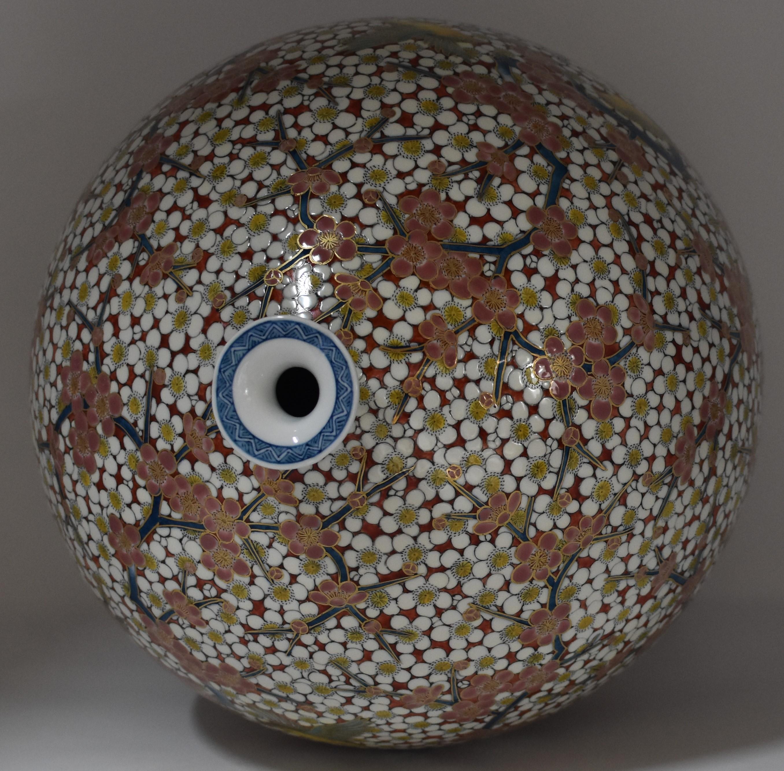 Gilt Decorative Large Japanese Imari Porcelain Vase by Contemporary Master Artist