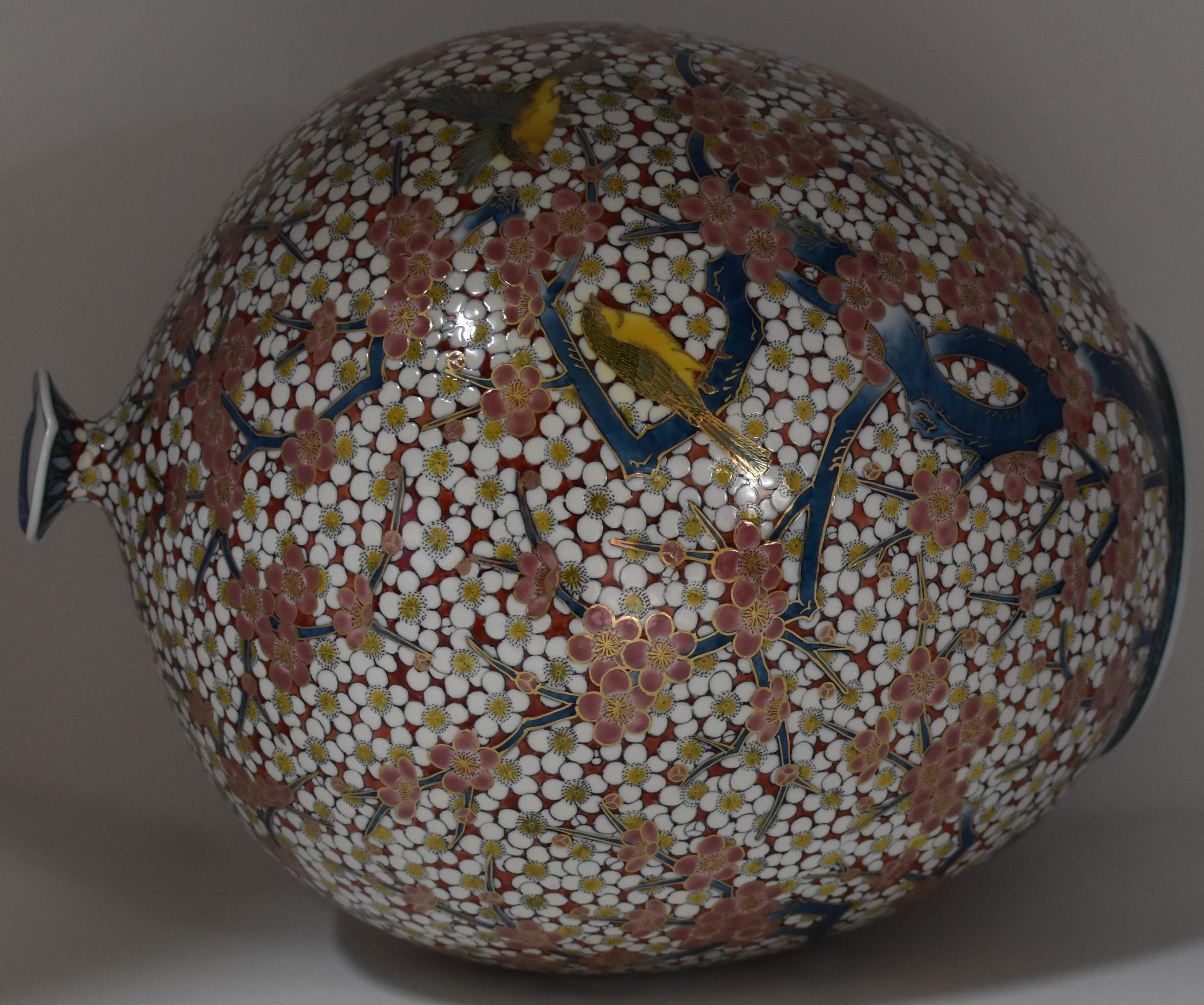 Decorative Large Japanese Imari Porcelain Vase by Contemporary Master Artist 1