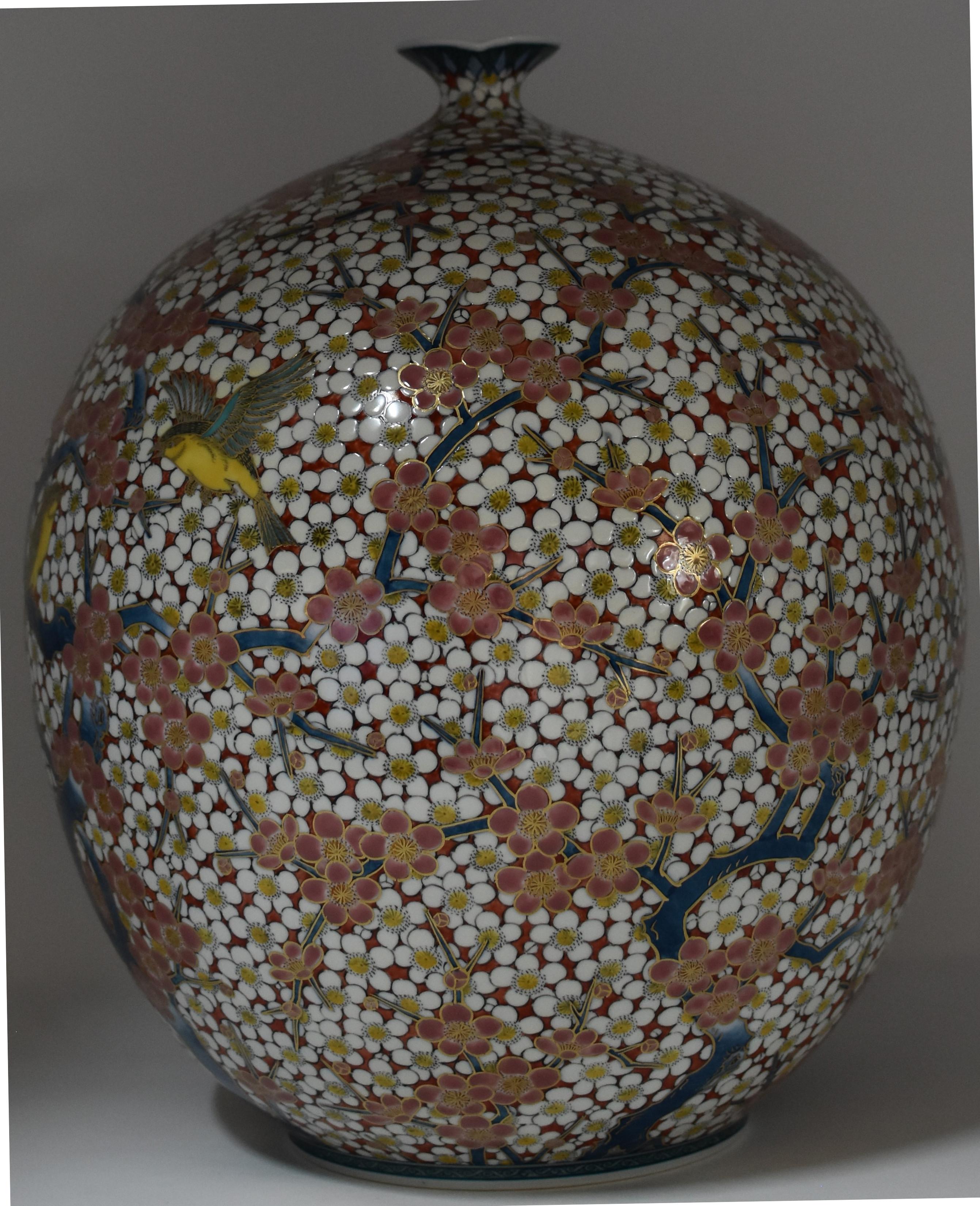 Decorative Large Japanese Imari Porcelain Vase by Contemporary Master Artist 5