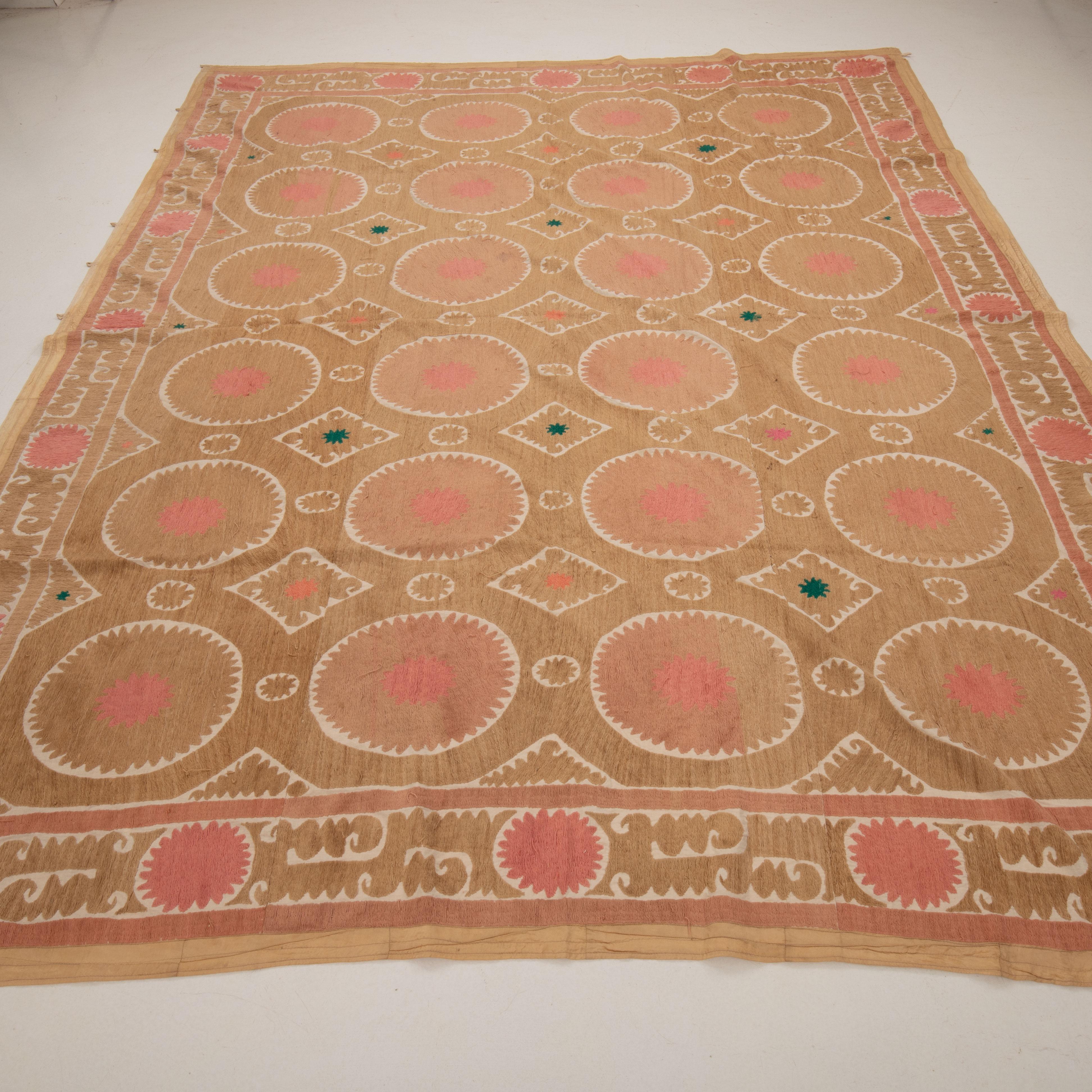 Decorative Large mid 20th C. Suzani from Uzbekistan In Good Condition In Istanbul, TR
