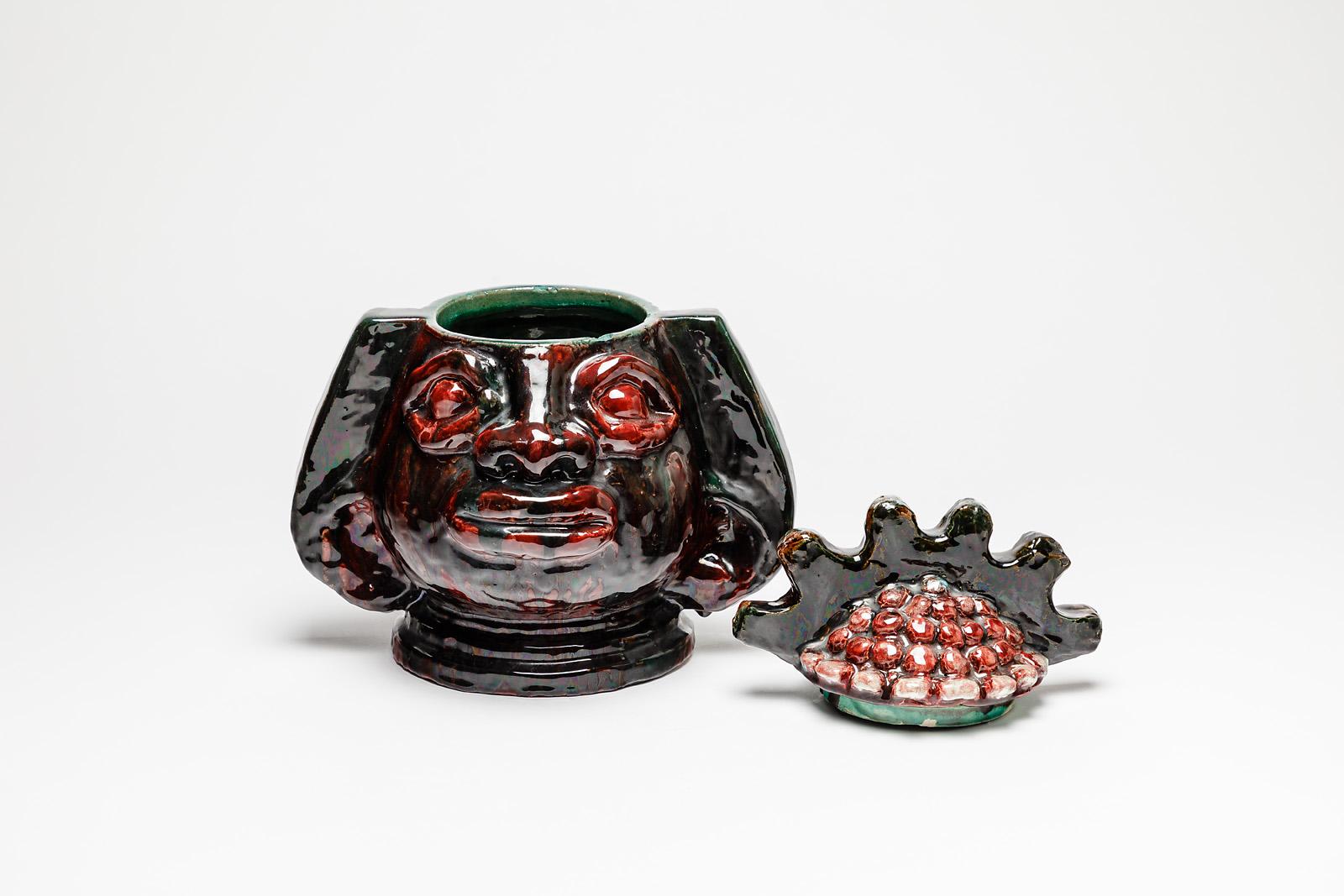 Dekorative große rote Keramikschachtel aus der Mitte des Jahrhunderts von Guillaume Met De Penninghen, 1950 (20. Jahrhundert) im Angebot