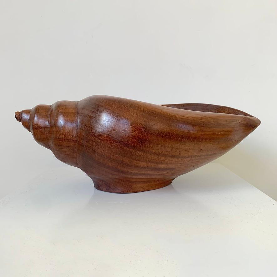 Mid-Century Modern Grand plat décoratif en bois en forme de coquillage, vers 1970, France. en vente