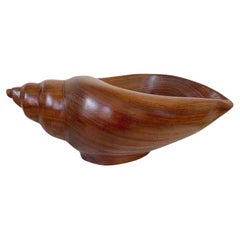 Plato decorativo grande de madera en forma de concha, hacia 1970, Francia.