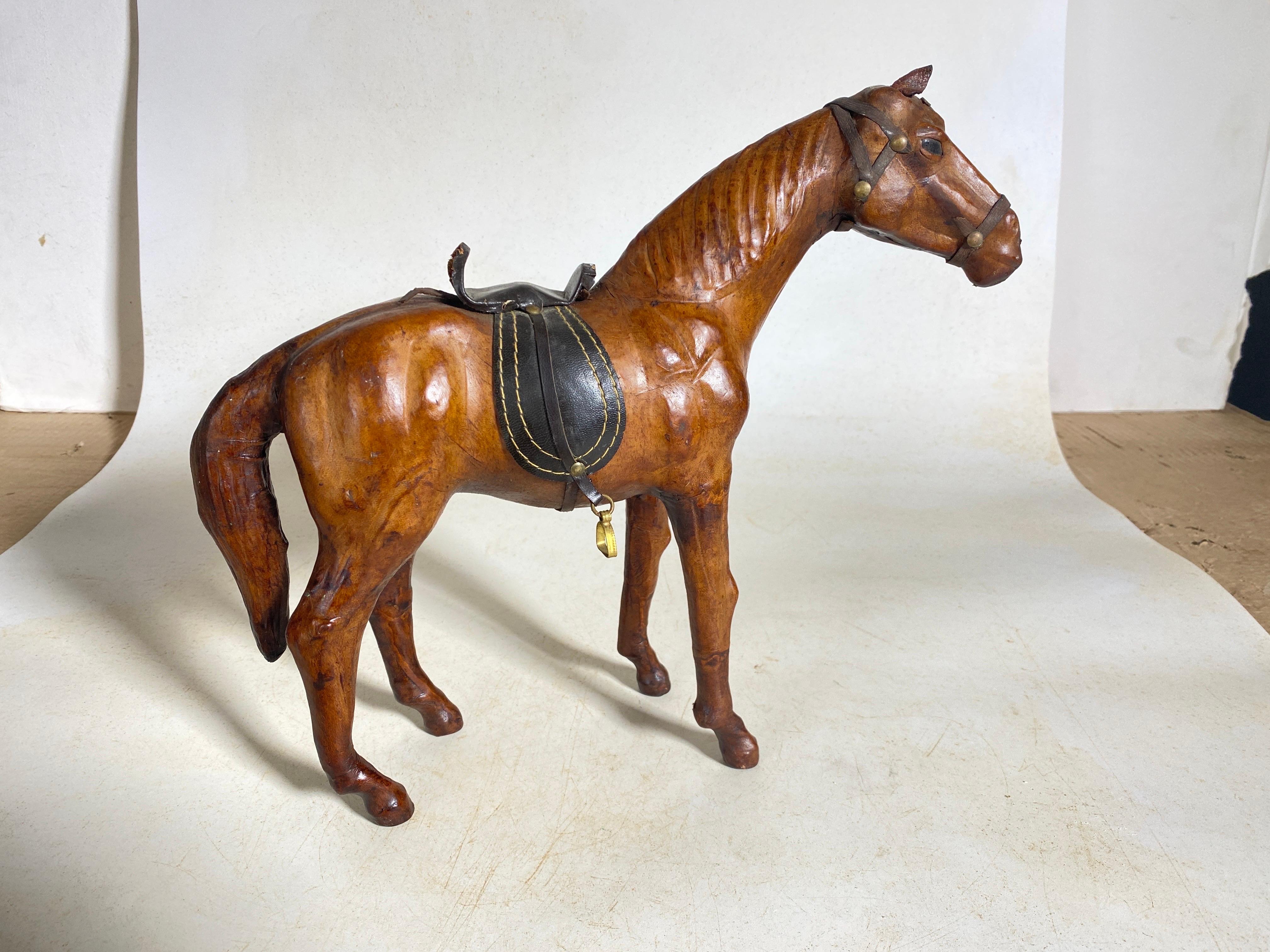 Dekoratives Lederpferd-Modell im Angebot 5