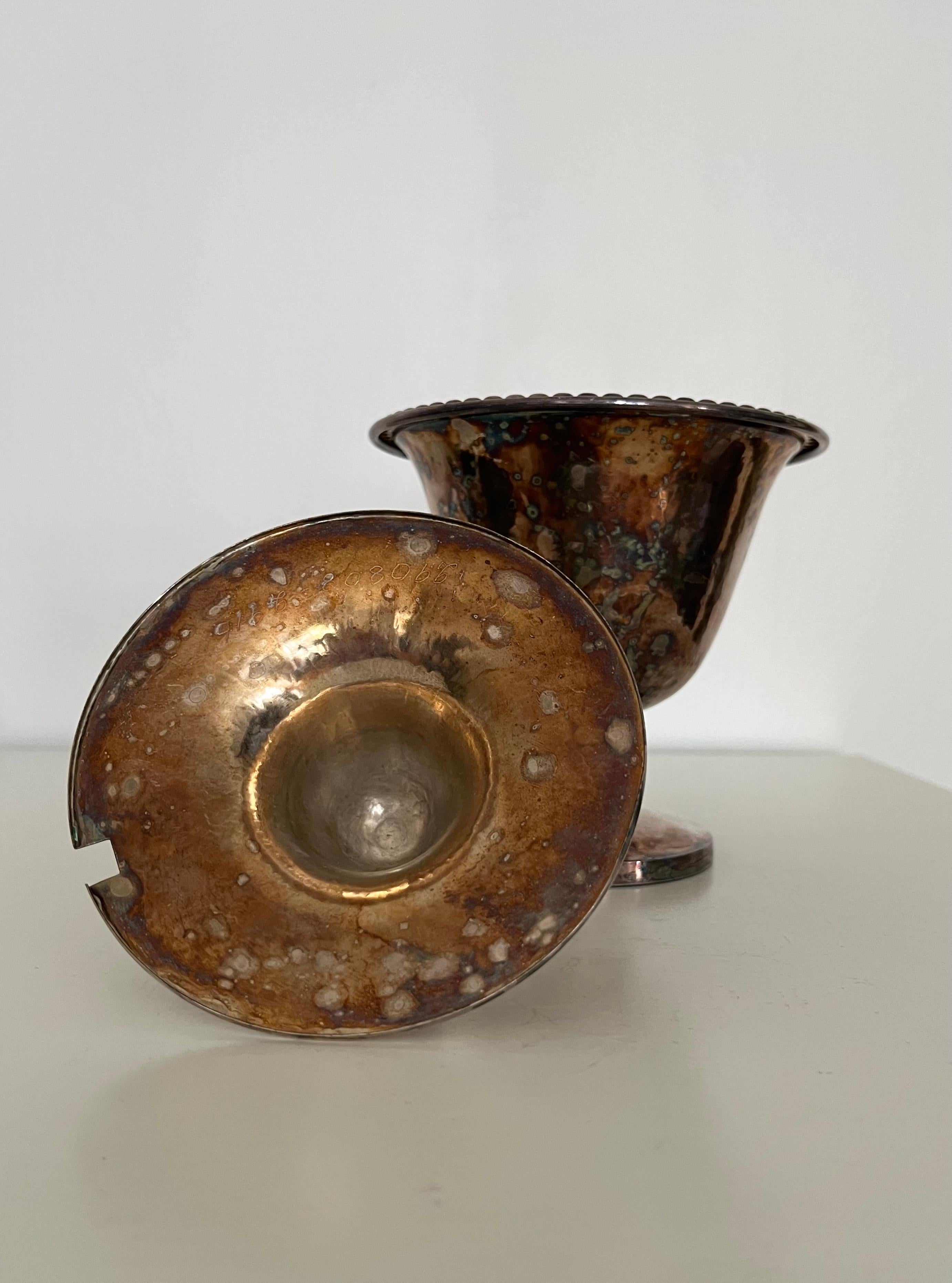 Dekorative Metallschüssel mit Deckel und Tannenzapfen, ca. 1920-1930er Jahre (Dänisch) im Angebot