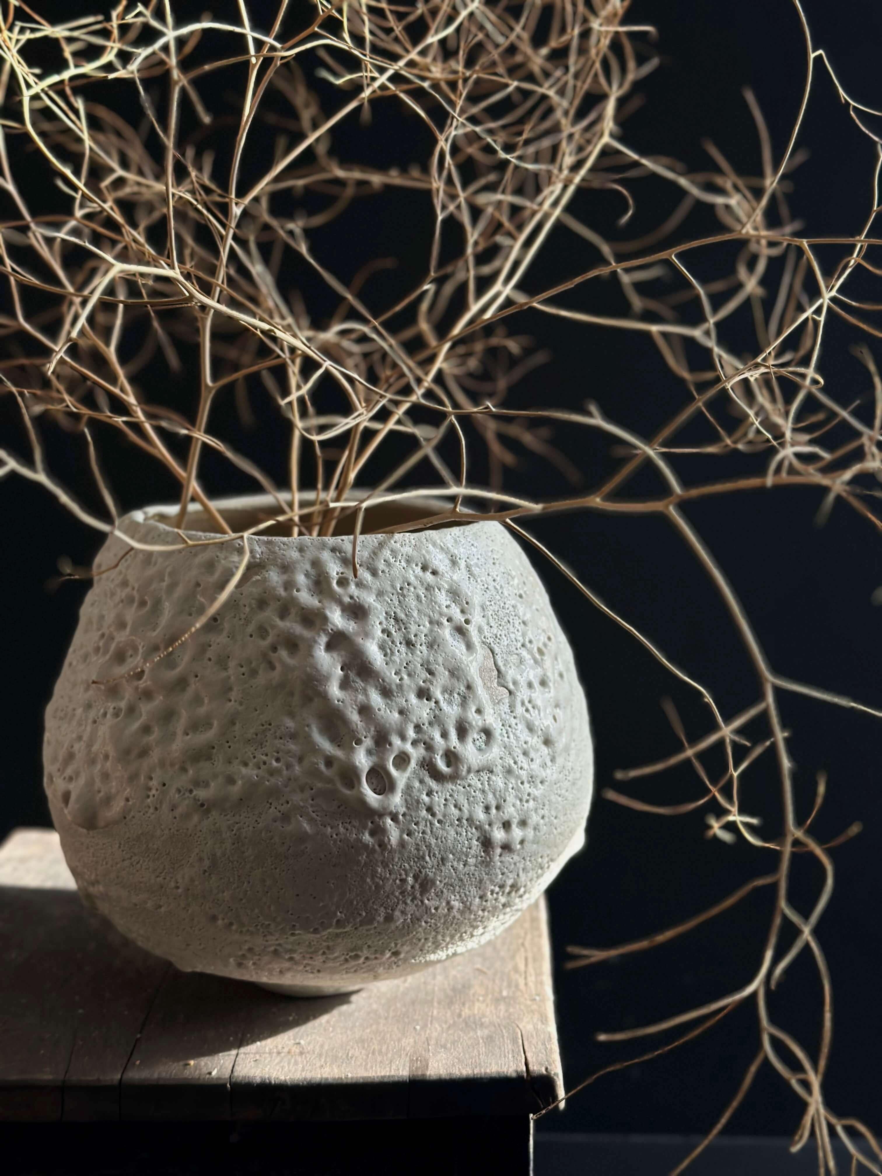 Americano Vaso decorativo in ceramica dai toni chiari - Ideale per ambienti moderni o rustici in vendita
