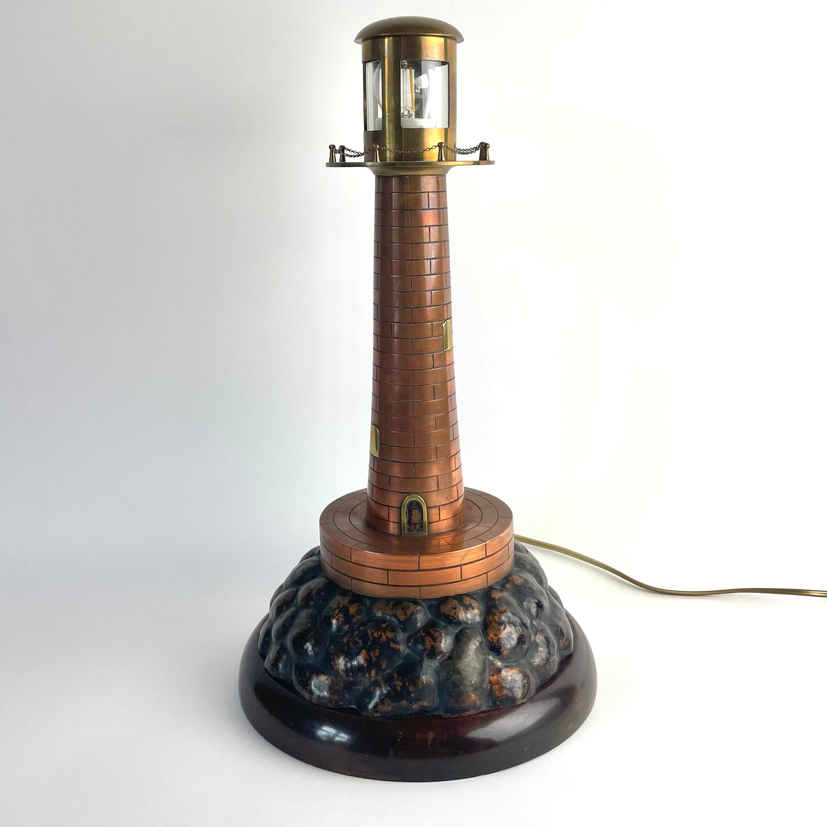 Européen Lampe de table décorative en cuivre et laiton, début du 20e siècle en vente