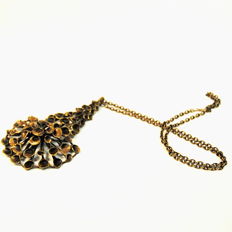 Beautiful bronze necklace/pendant made of two sections with a feather shape from the popular Reindeer Moss look by designer Hannu Ikonen for Valo Koru, Finland, 1970s. Naturally patina with dramatic relieffs. Good vintage condition.
Size of