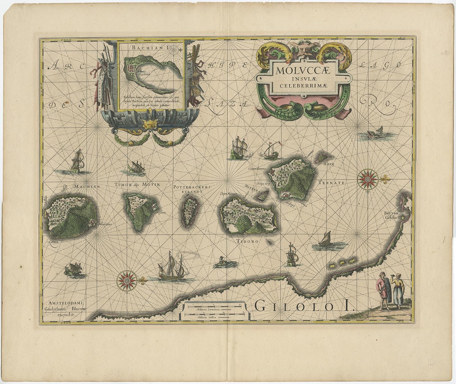 Antike Karte mit dem Titel 'Moluccae Insulae Celeberrimae'. 

Dekorative Karte der Maluku-Inseln, auch bekannt als die Molukken oder die Gewürzinseln. Darstellung der Insel Bachian (Batjan) in einem kunstvollen Rahmen sowie eines molukkischen