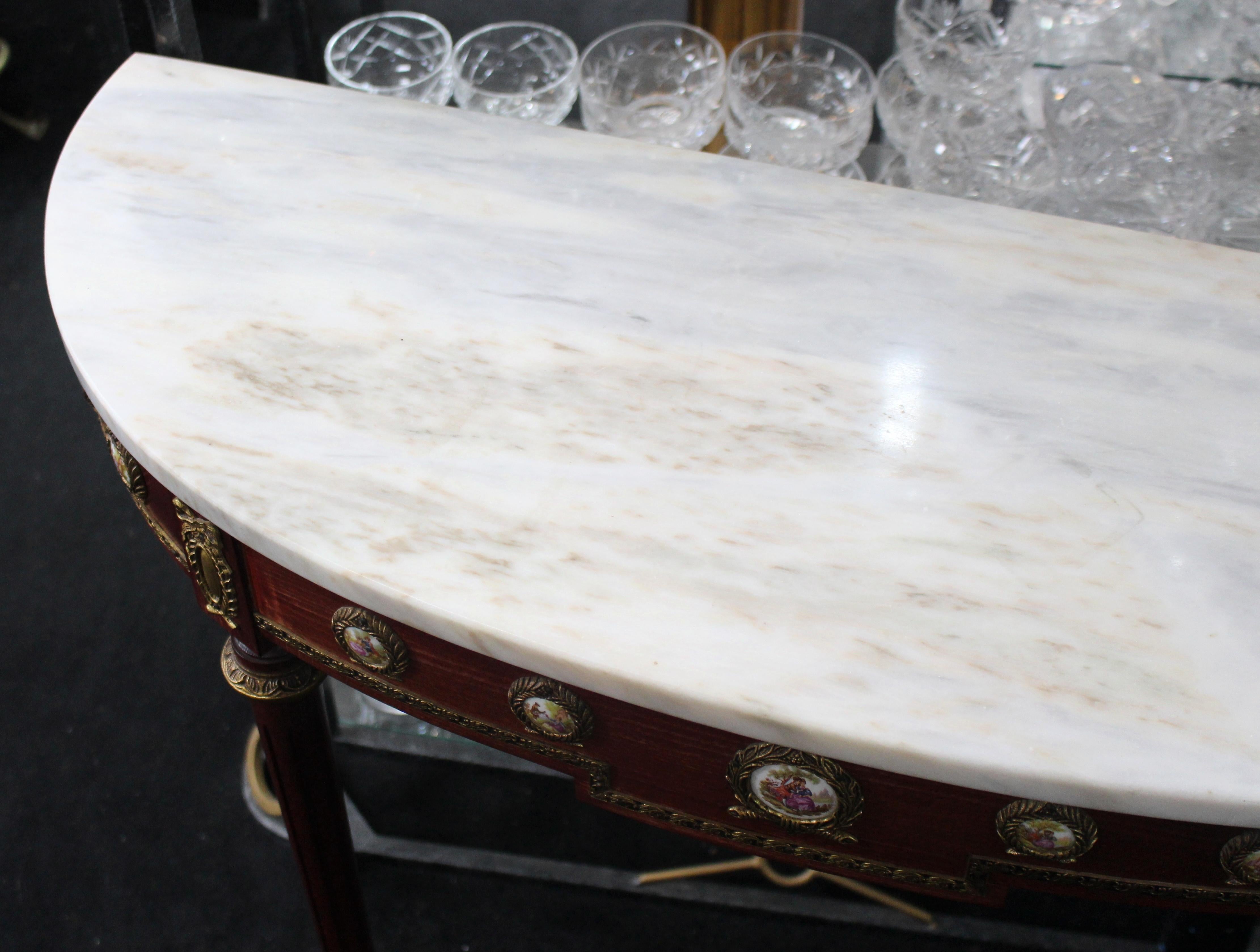 Decorative Marble-Topped Side Table with Porcelain Panels im Zustand „Gut“ in Worcester, Worcestershire