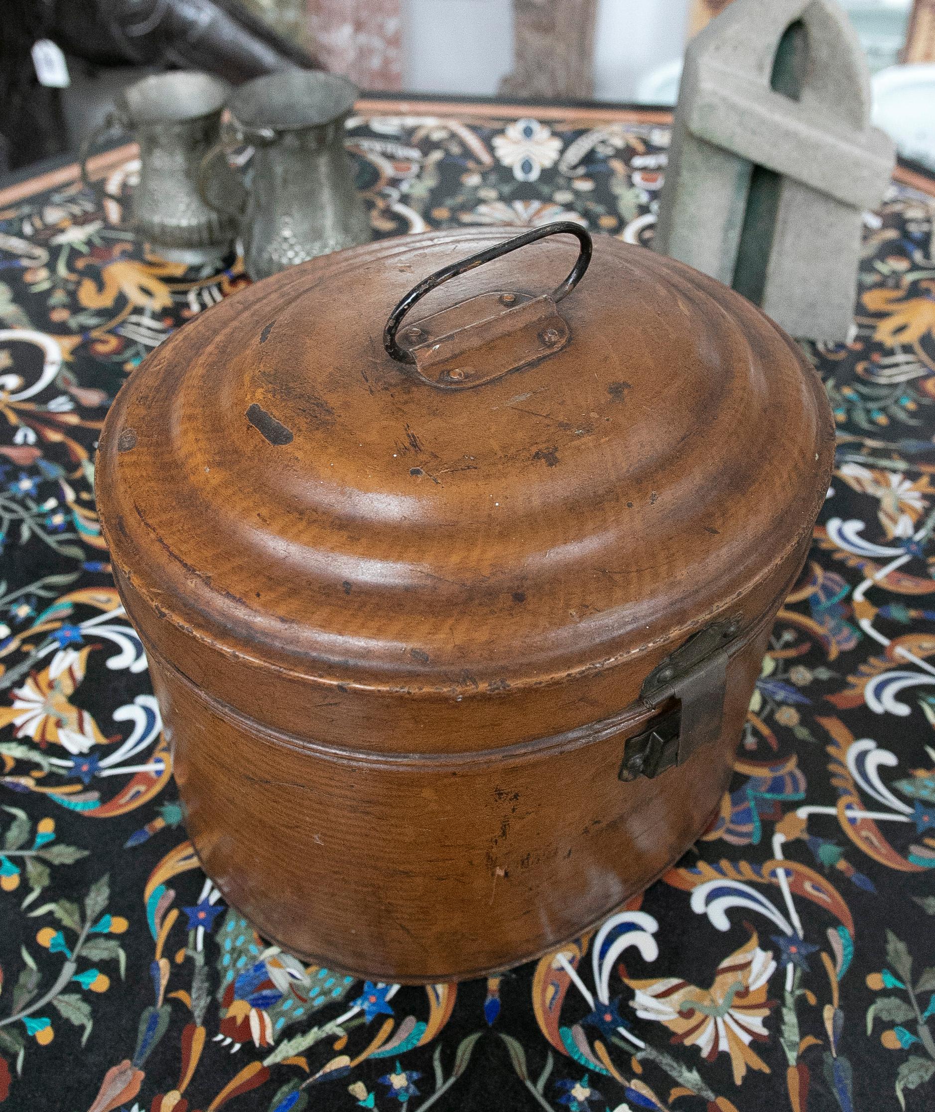 Decorative Metal Box in Brown Tone In Good Condition For Sale In Marbella, ES