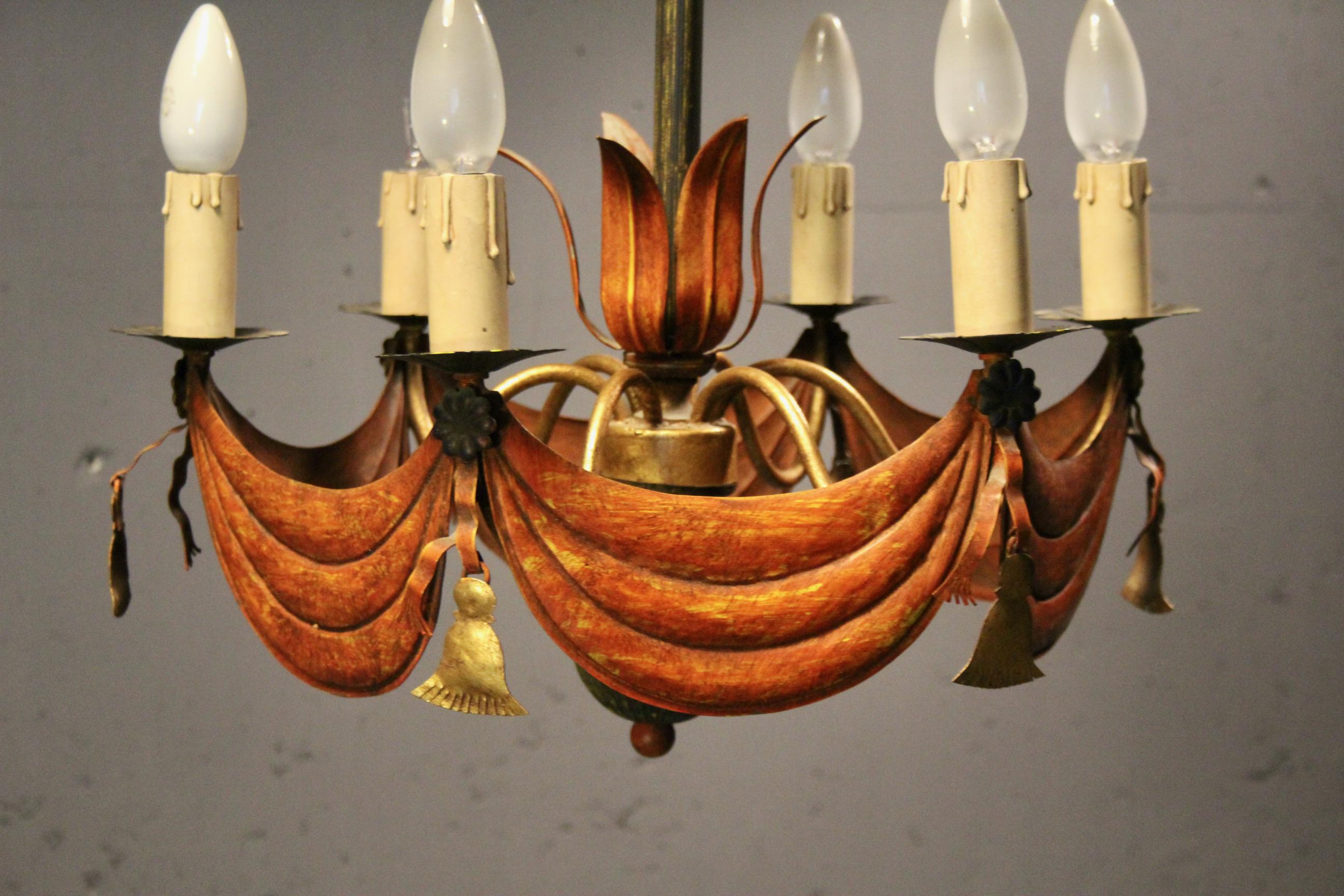 Araña decorativa de metal mediados del siglo XX en venta