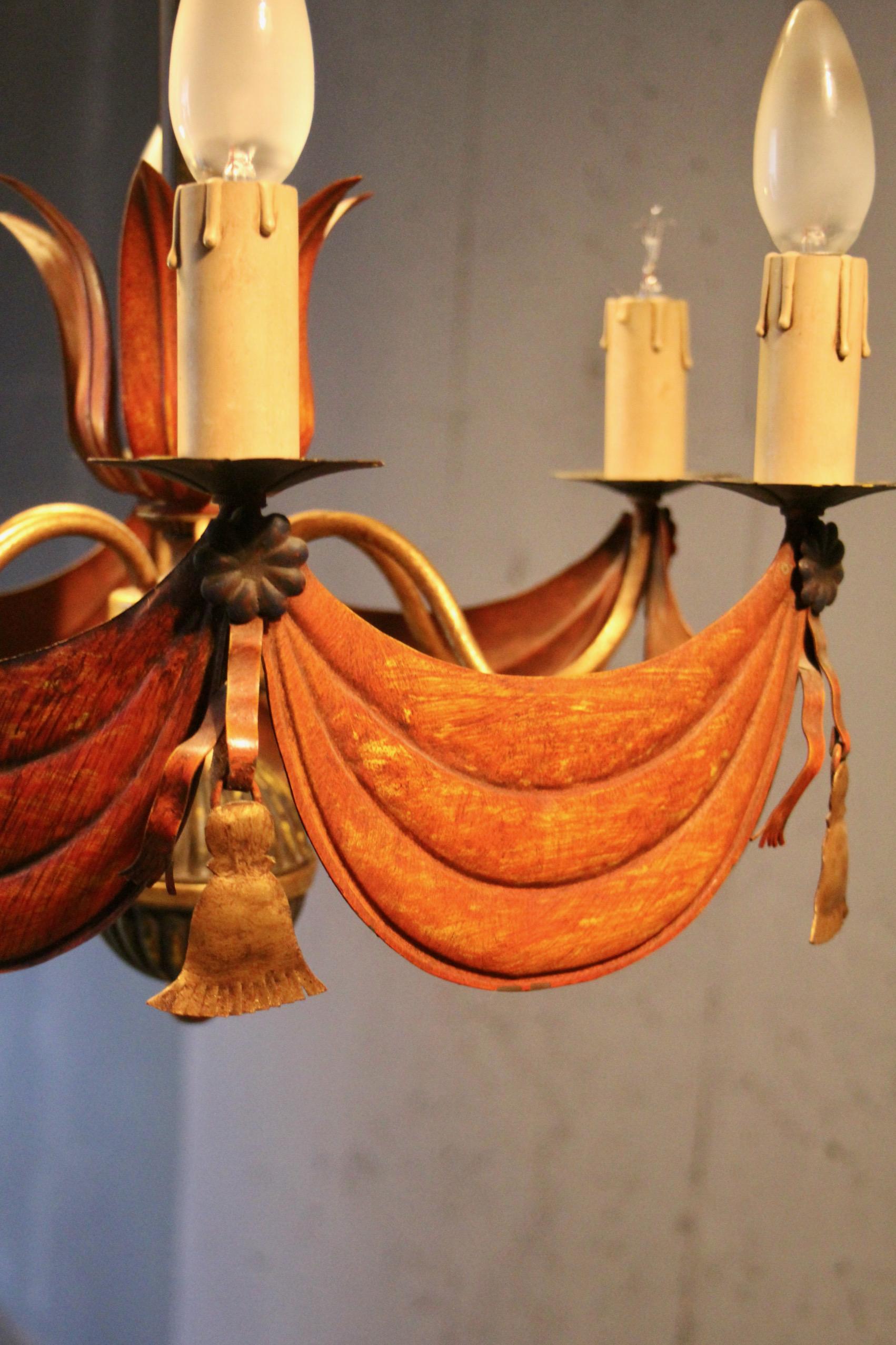 Araña decorativa de metal en venta 1