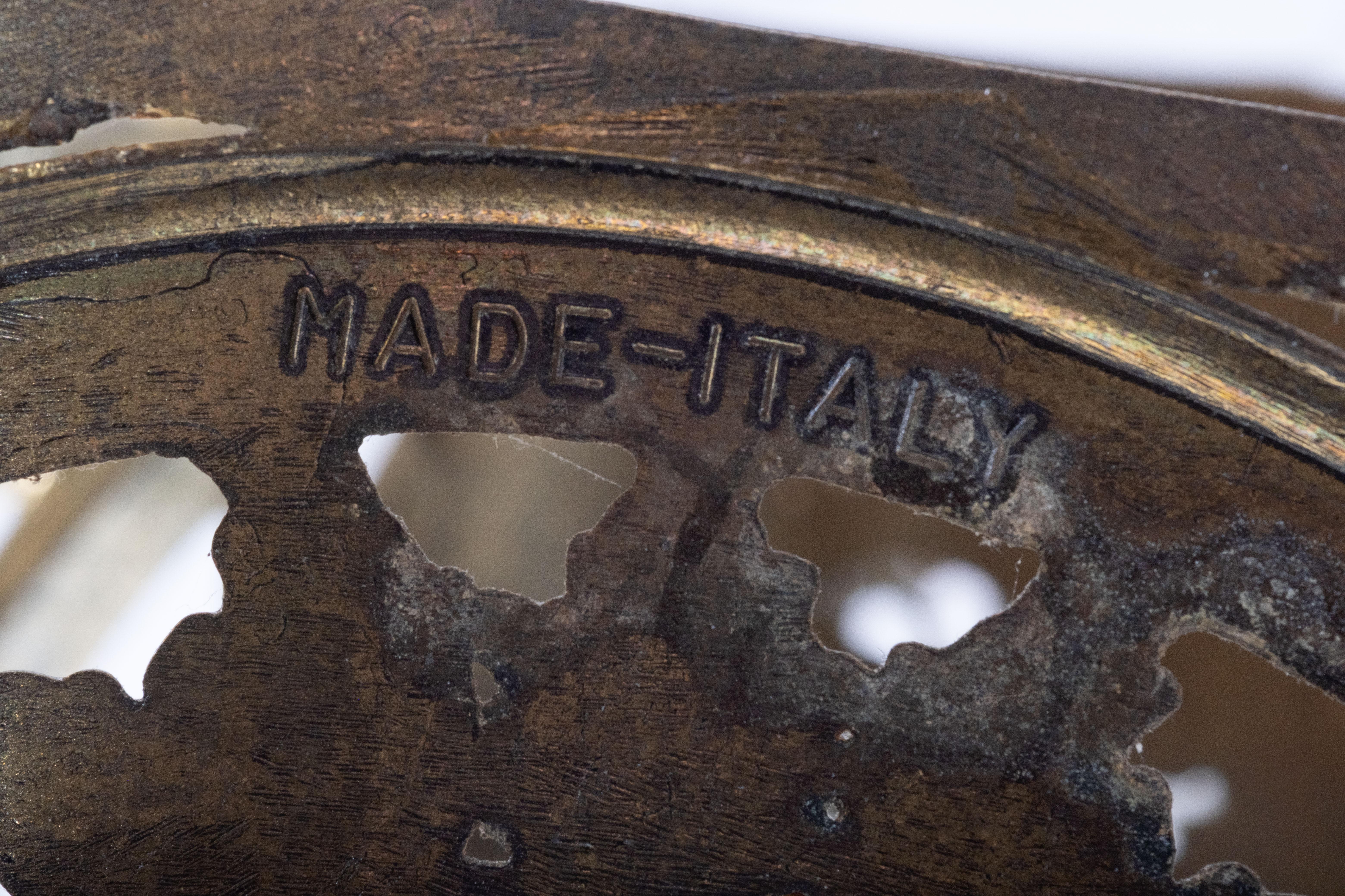 Dekorativer Metallsockel, hergestellt in Italien, 1960er Jahre (Moderne der Mitte des Jahrhunderts) im Angebot