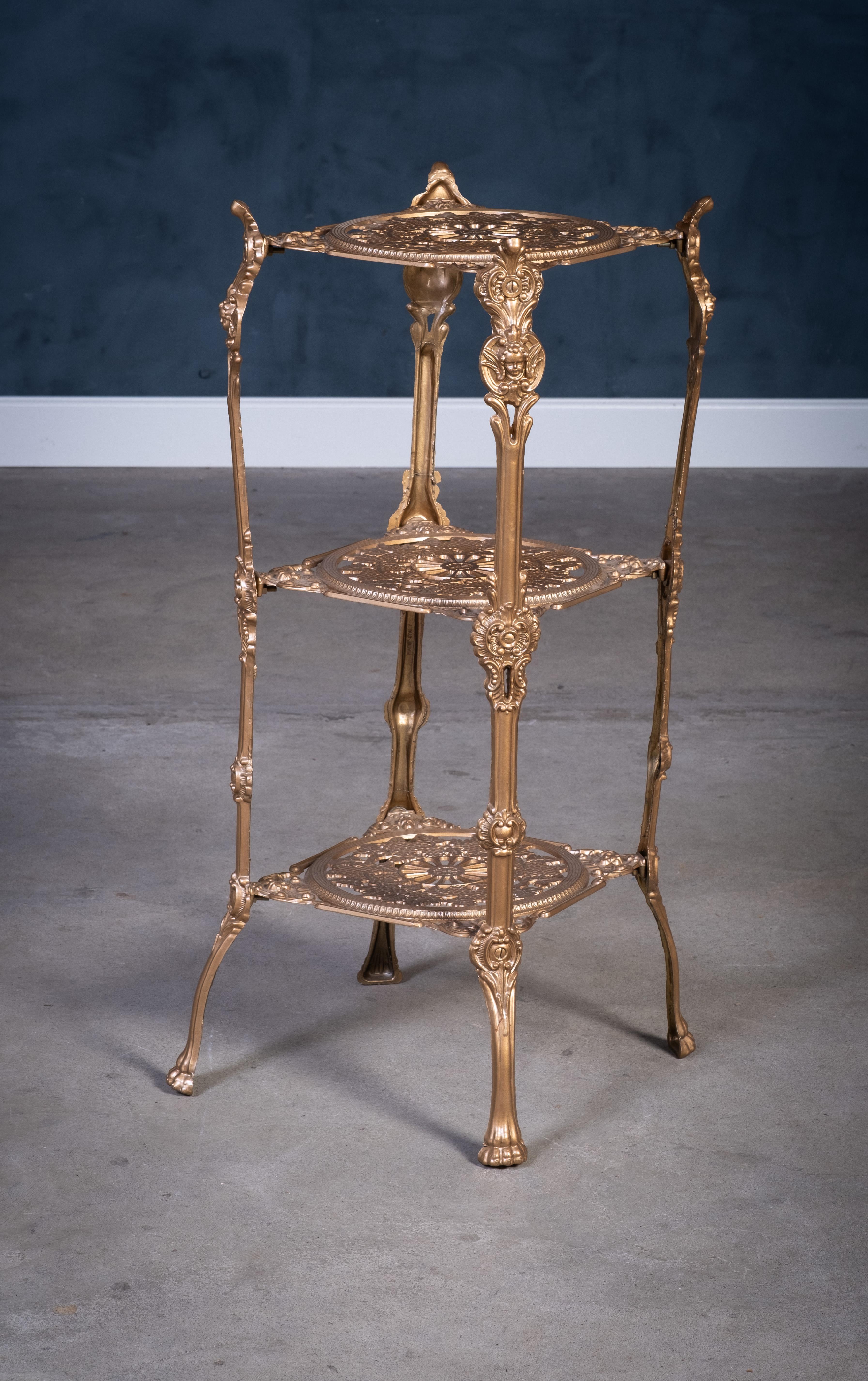 Dekorativer Metallsockel, hergestellt in Italien, 1960er Jahre im Zustand „Hervorragend“ im Angebot in Nørre Aaby, DK