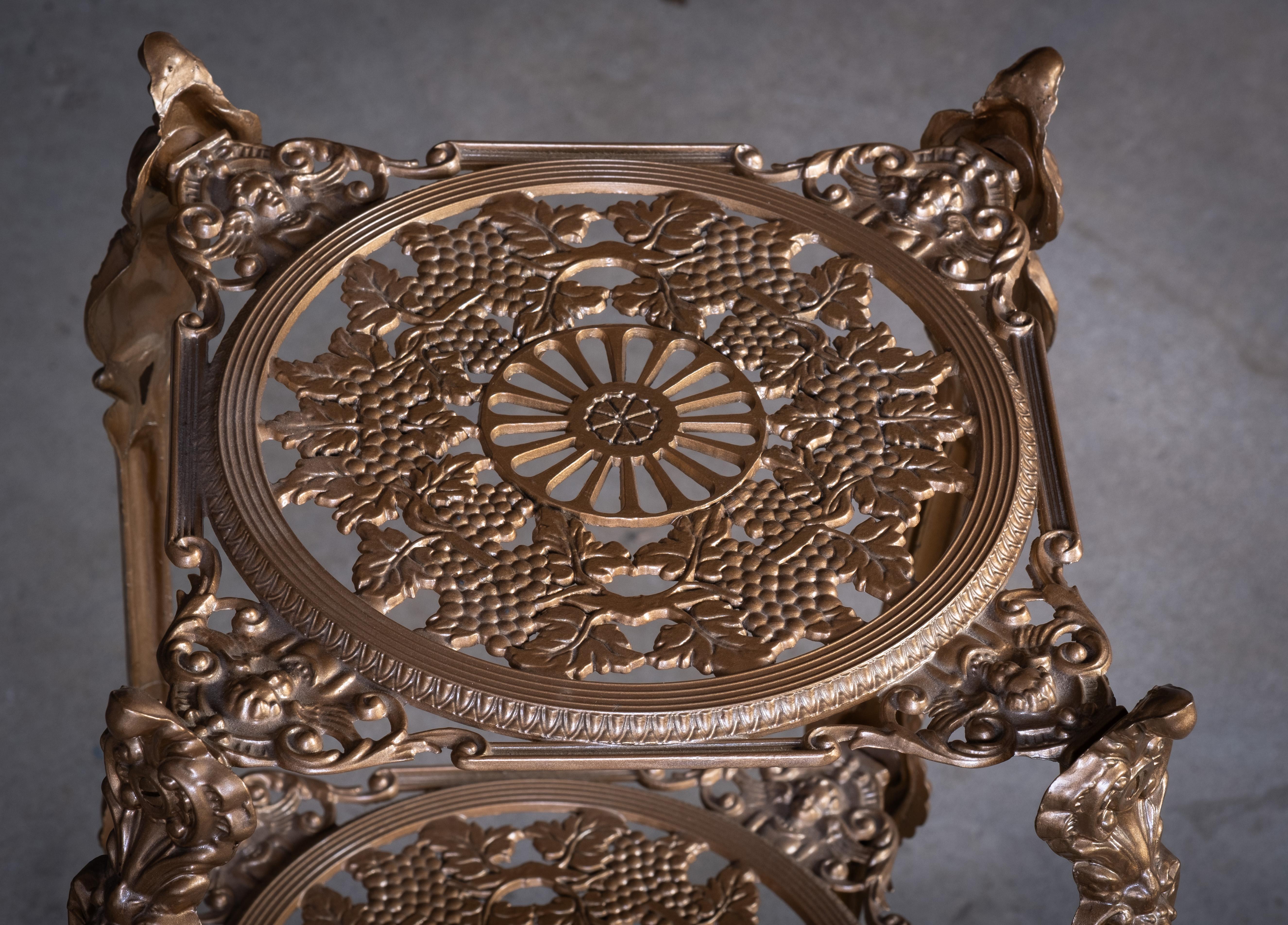 Dekorativer Metallsockel, hergestellt in Italien, 1960er Jahre (Mitte des 20. Jahrhunderts) im Angebot