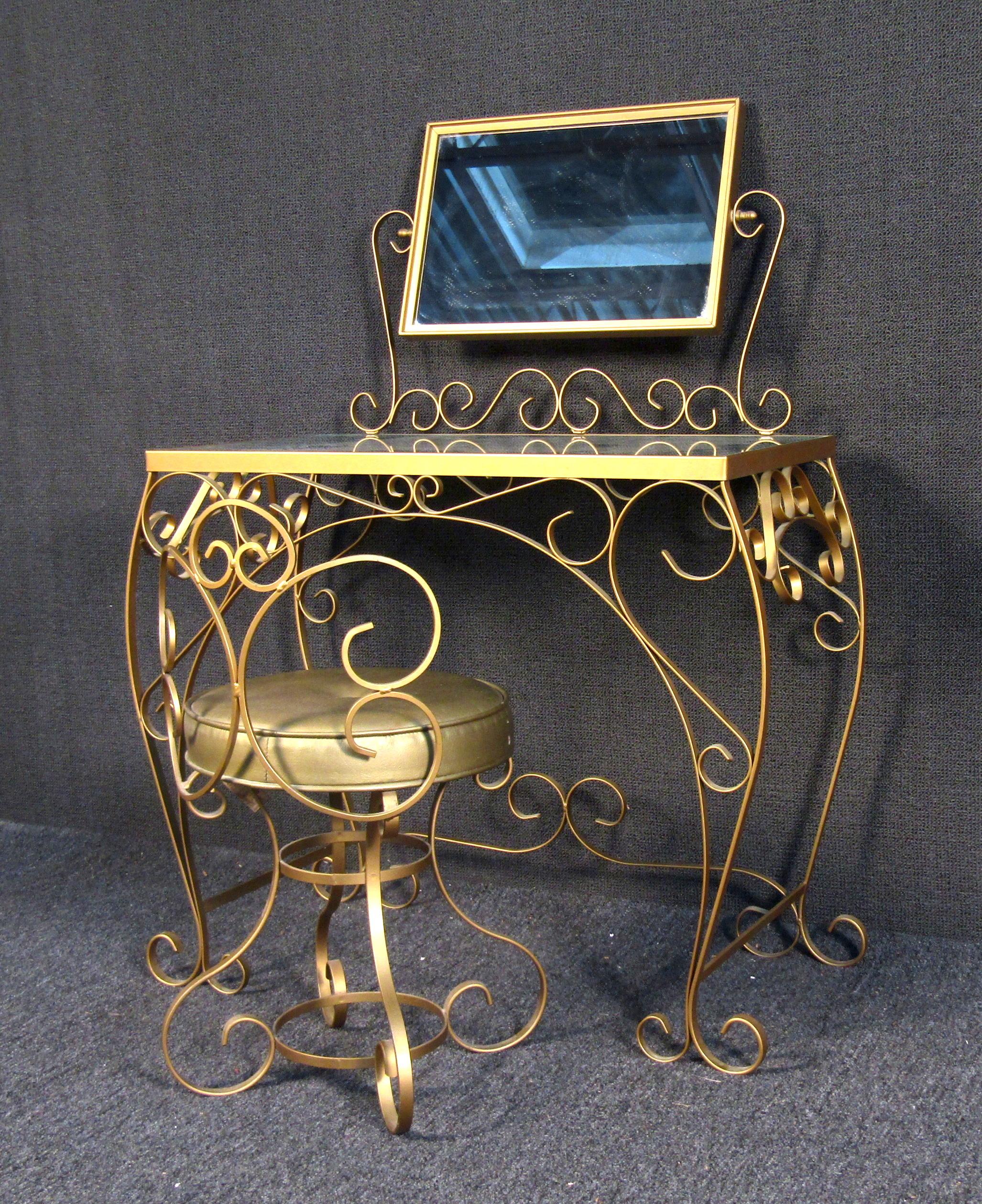 Dekoratives Waschtisch und Stuhl aus Metall (Mitte des 20. Jahrhunderts) im Angebot