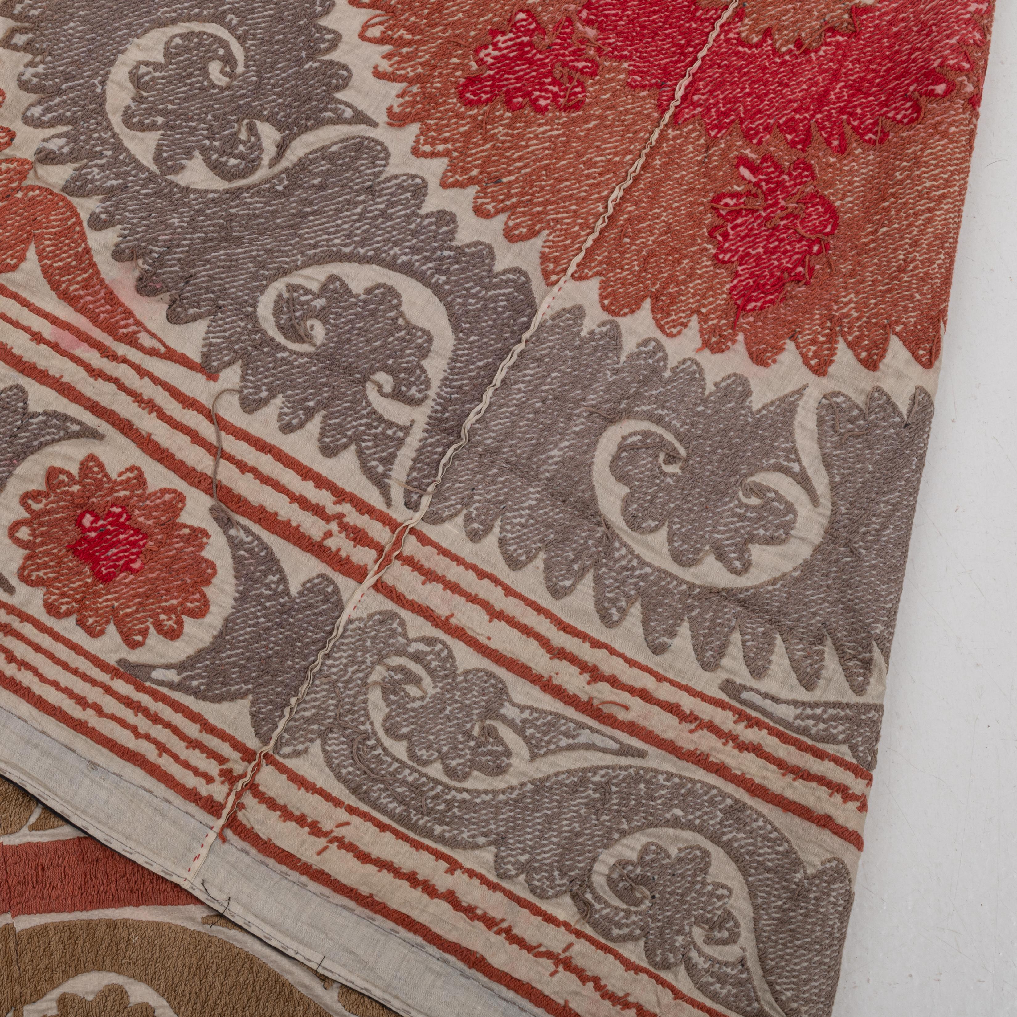 Décoration neutre Samarkand Suzani, Ouzbékistan, milieu du 20e siècle en vente 6